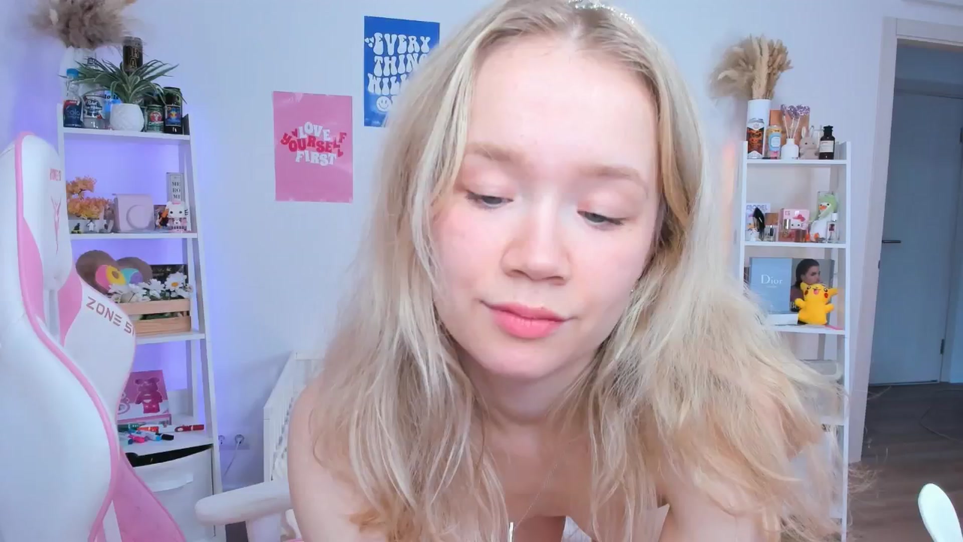 Gallery image thumbnail from Alice_Chery's myfreecams stream on, 06/09/2025, 07:08 image 13 of 20