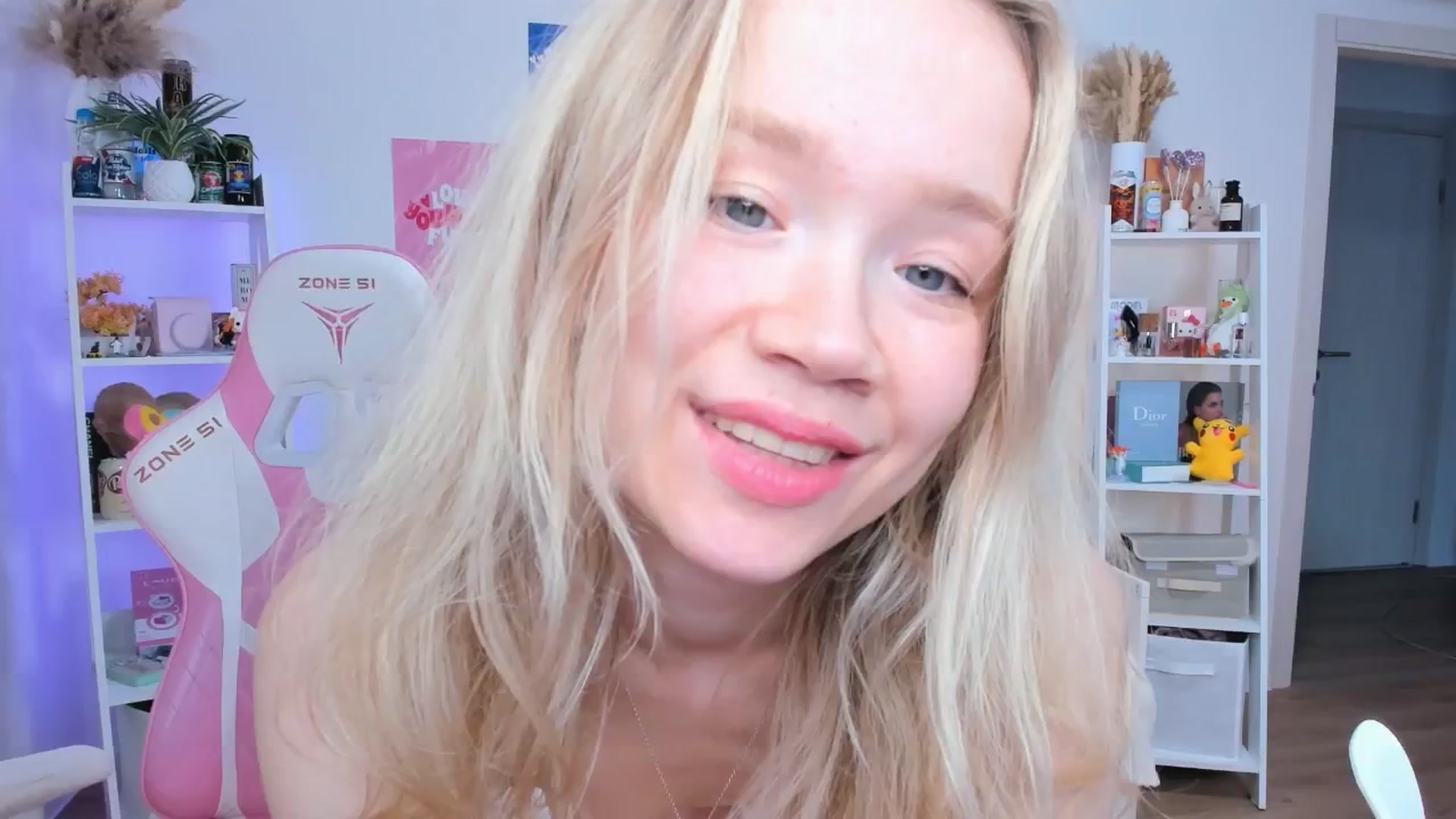 Gallery image thumbnail from Alice_Chery's myfreecams stream on, 06/09/2025, 07:08 image 20 of 20