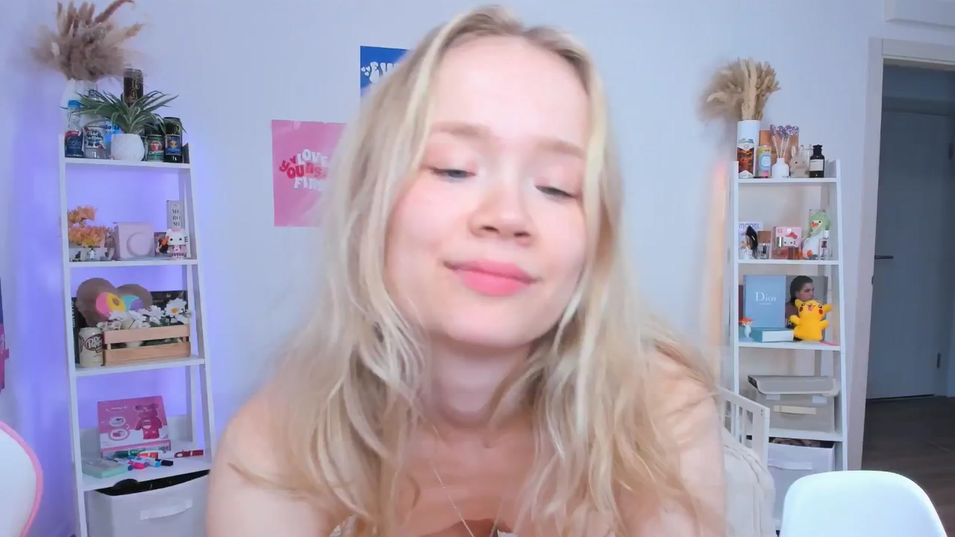 Gallery image thumbnail from Alice_Chery's myfreecams stream on, 06/09/2025, 09:34 image 11 of 20