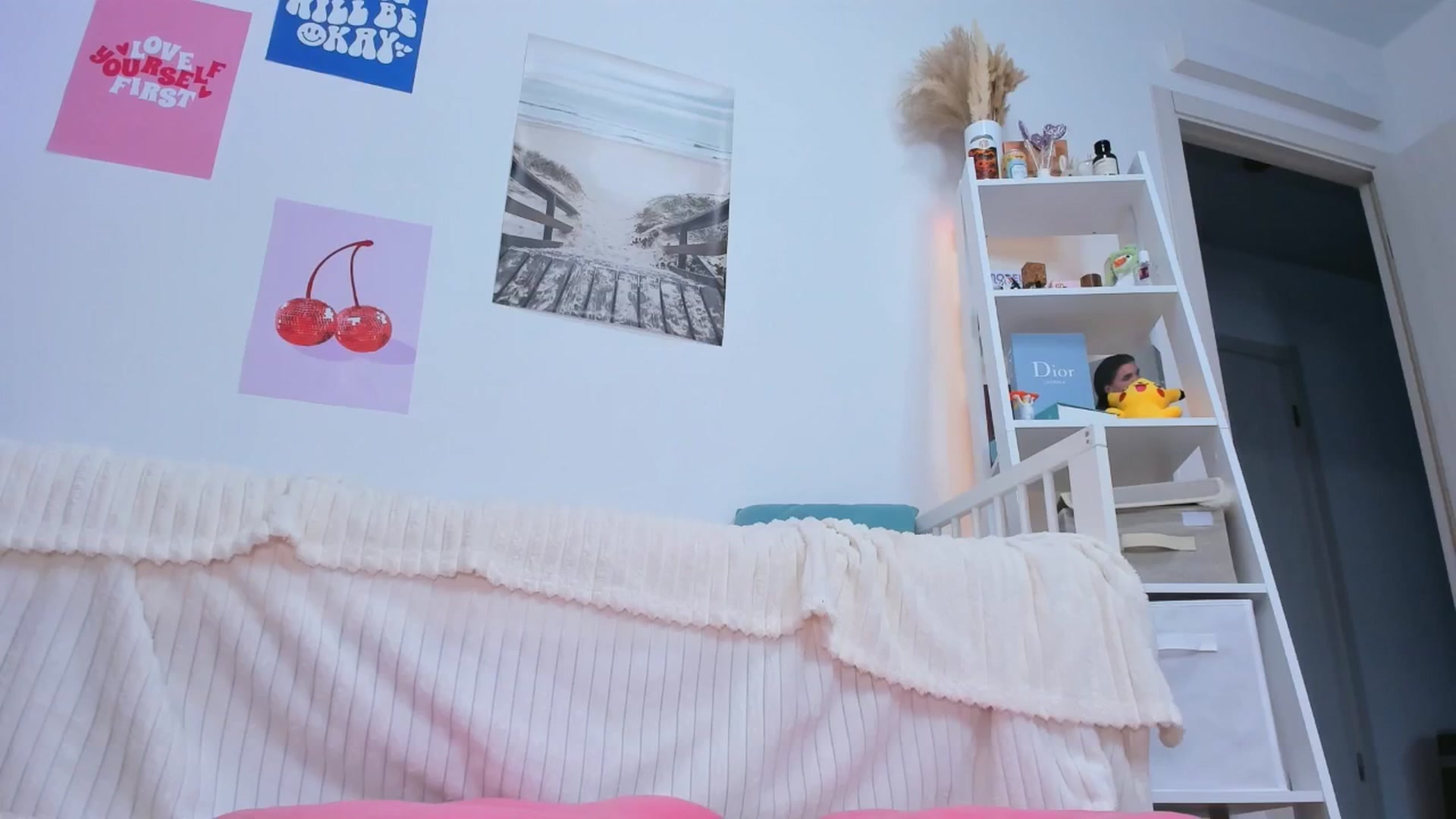 Gallery image thumbnail from Alice_Chery's myfreecams stream on, 06/09/2025, 09:34 image 14 of 20