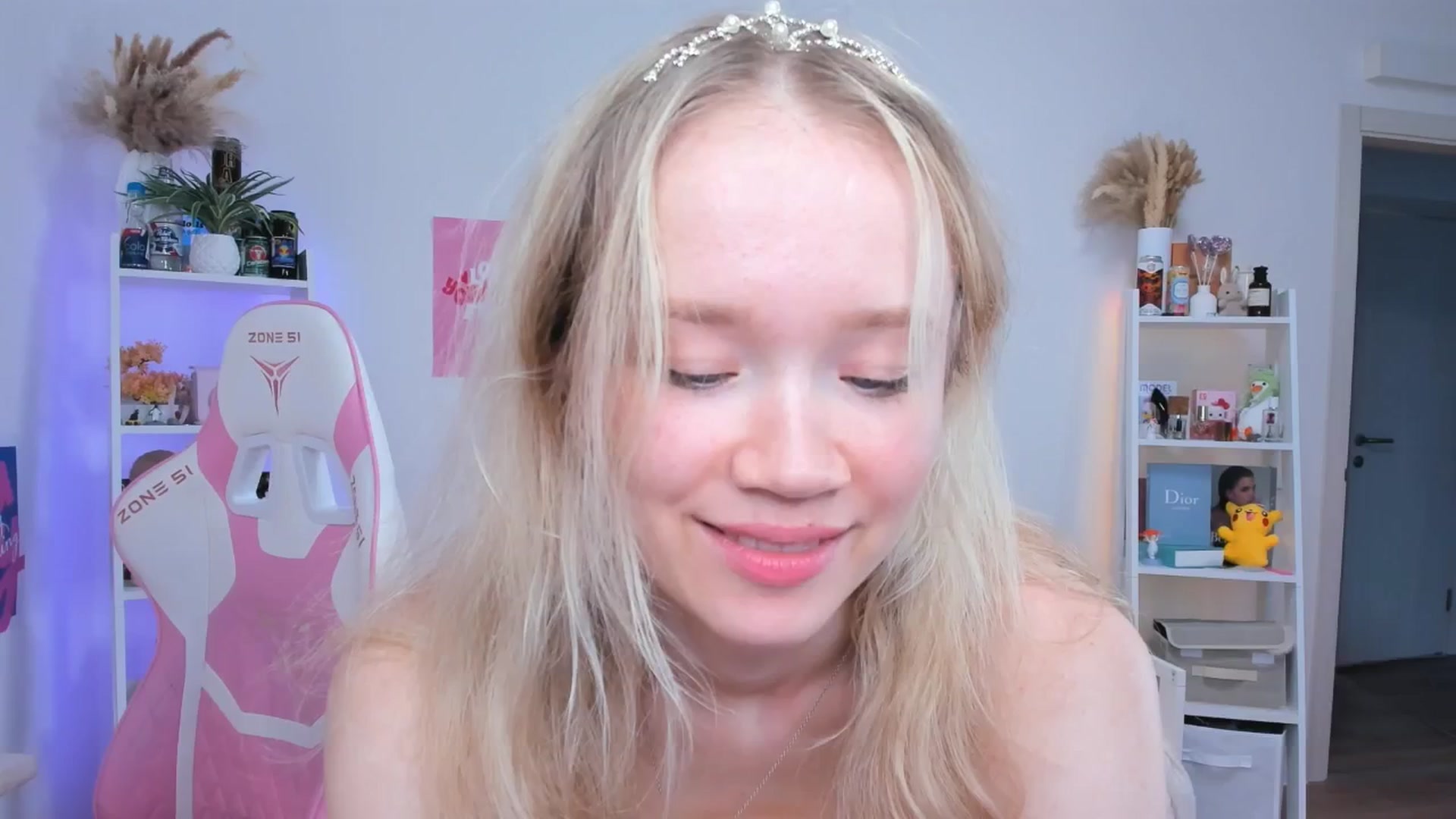 Gallery image thumbnail from Alice_Chery's myfreecams stream on, 06/09/2025, 11:46 image 2 of 20