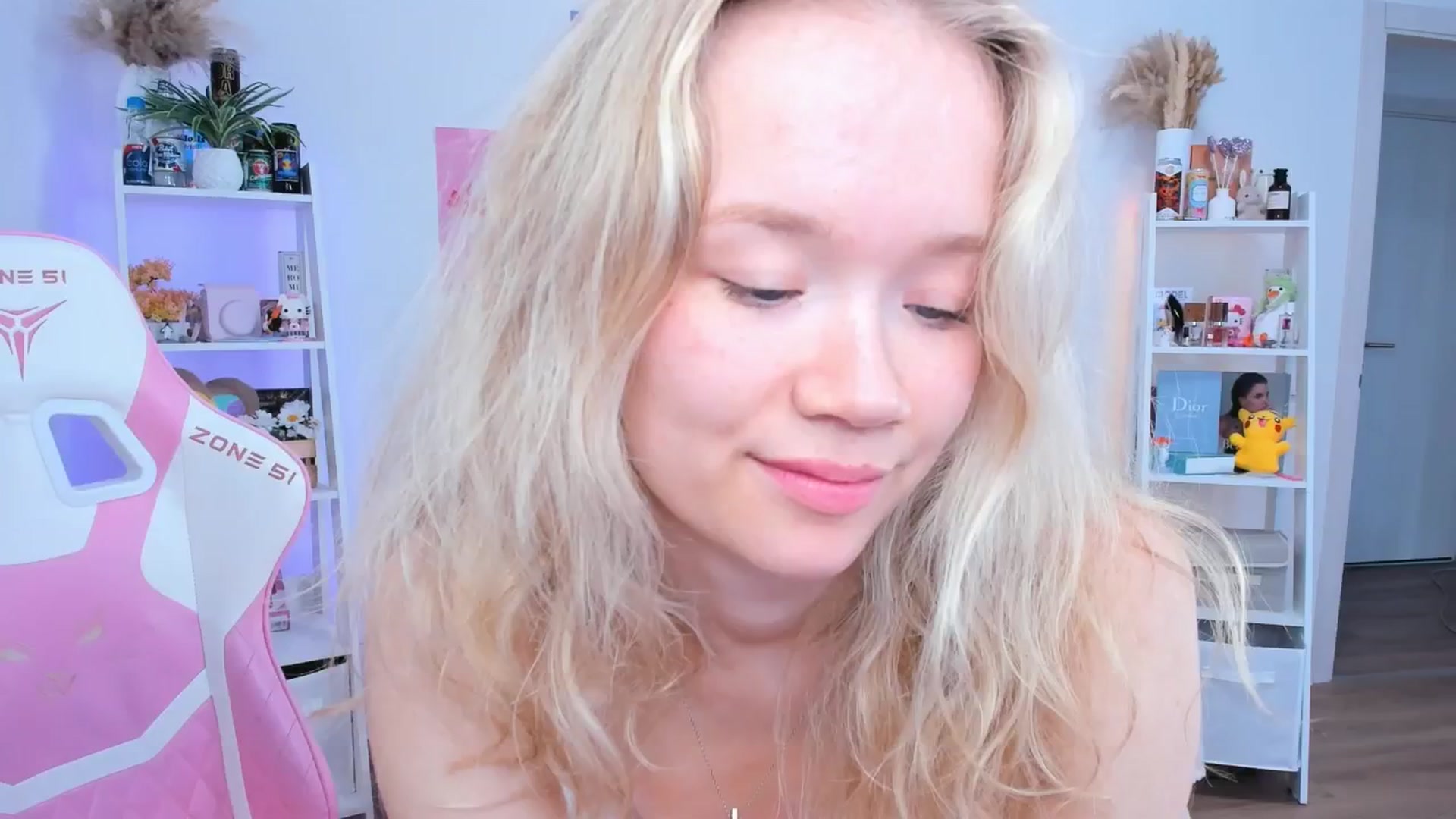 Gallery image thumbnail from Alice_Chery's myfreecams stream on, 06/11/2025, 07:15 image 17 of 20
