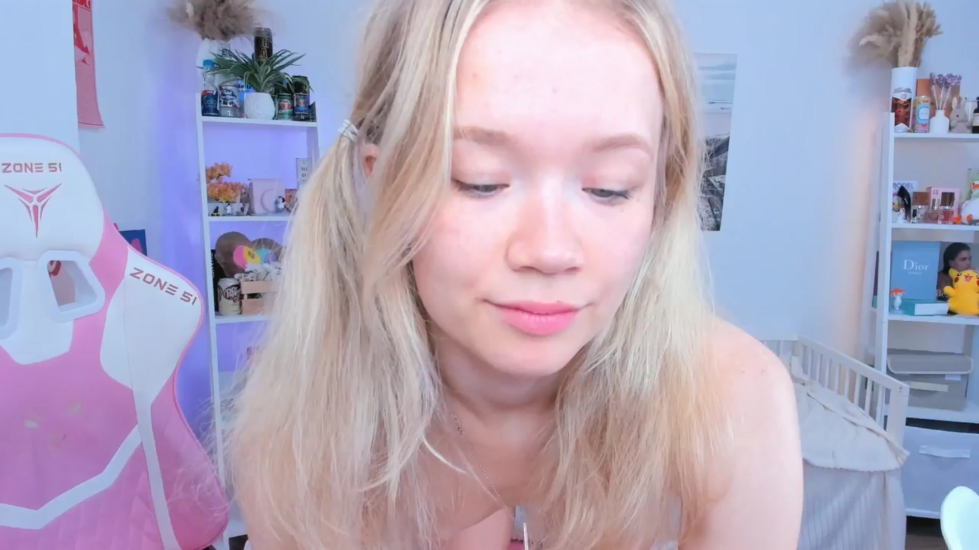 Gallery image thumbnail from Alice_Chery's myfreecams stream on, 06/14/2025, 09:41 image 9 of 20