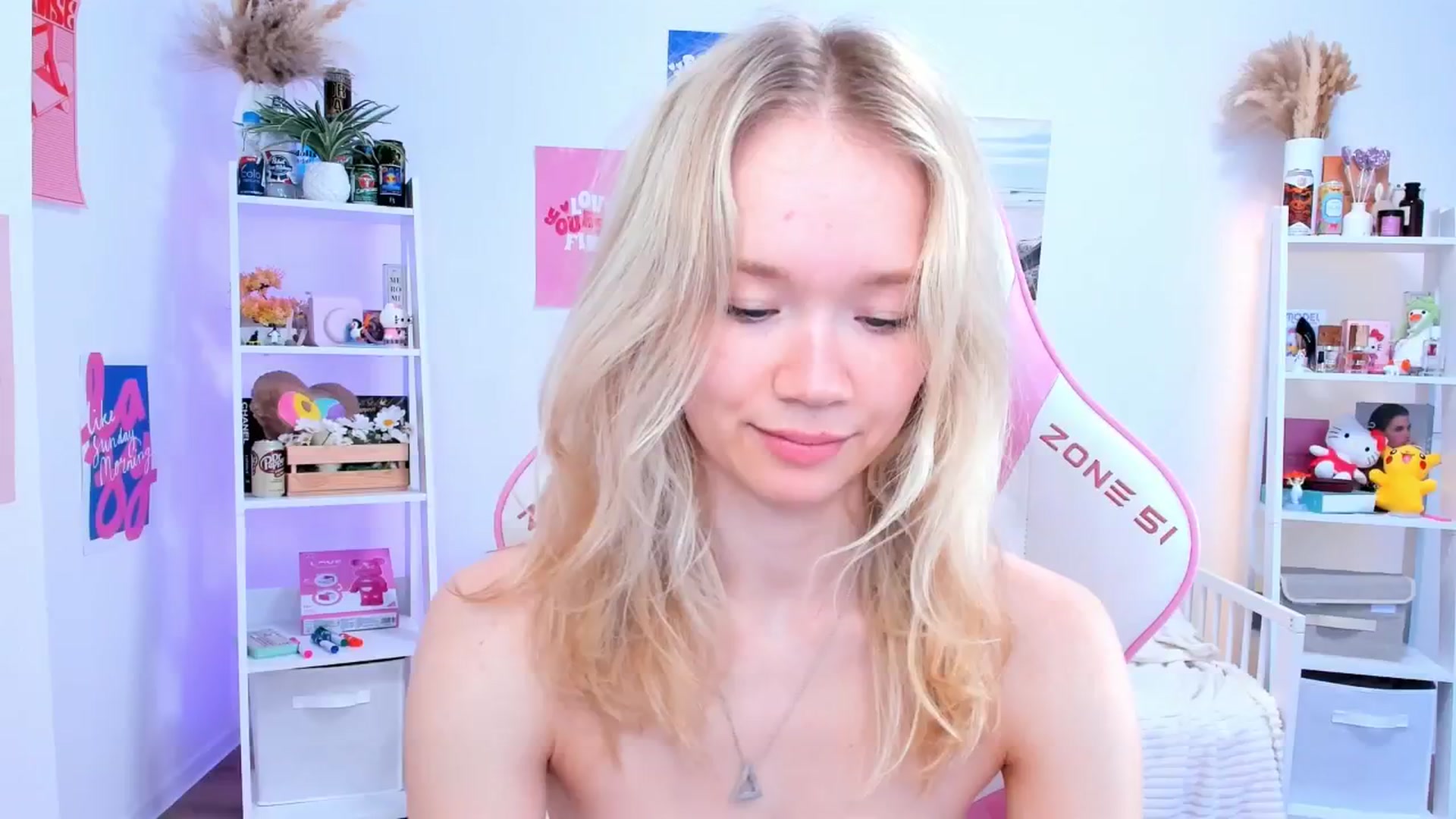 Gallery image thumbnail from Alice_Chery's myfreecams stream on, 06/19/2025, 11:02 image 16 of 20
