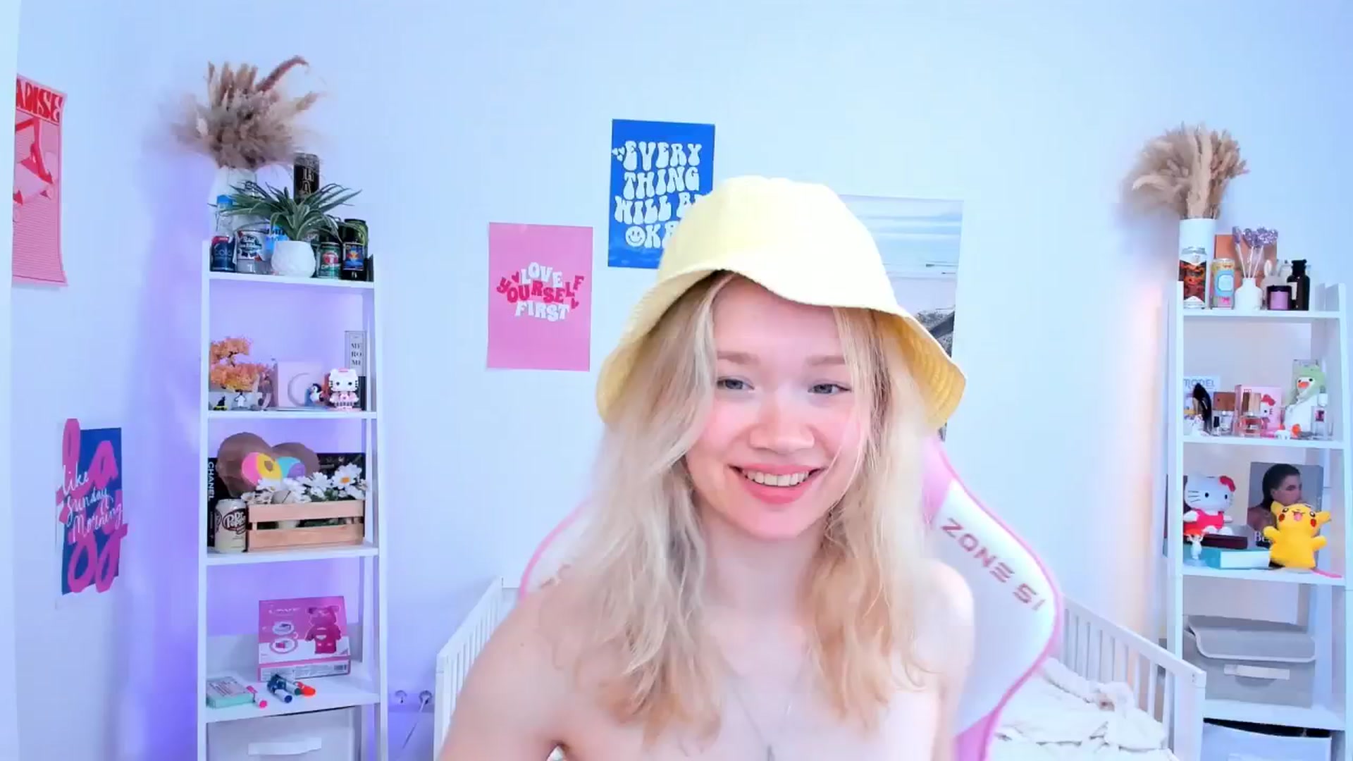Gallery image thumbnail from Alice_Chery's myfreecams stream on, 06/20/2025, 06:16 image 15 of 20