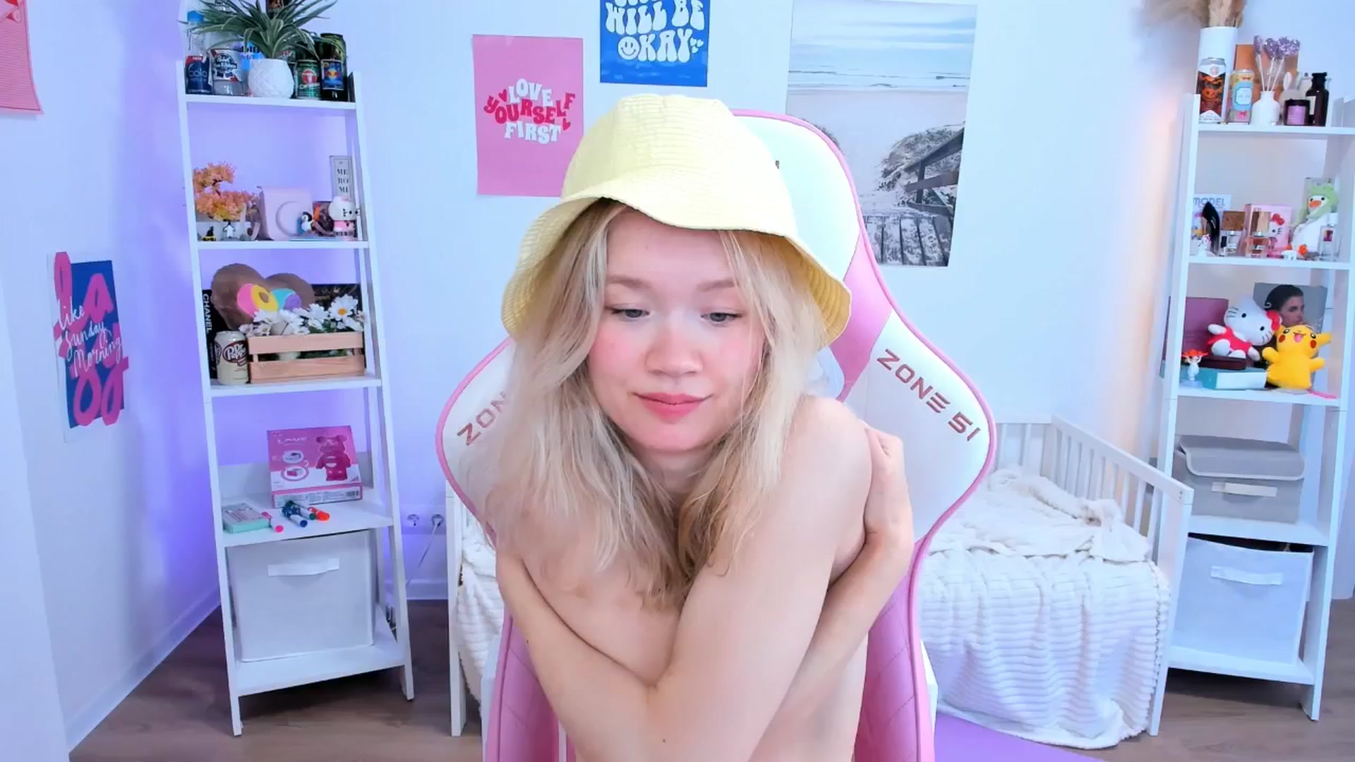 Gallery image thumbnail from Alice_Chery's myfreecams stream on, 06/20/2025, 06:16 image 13 of 20