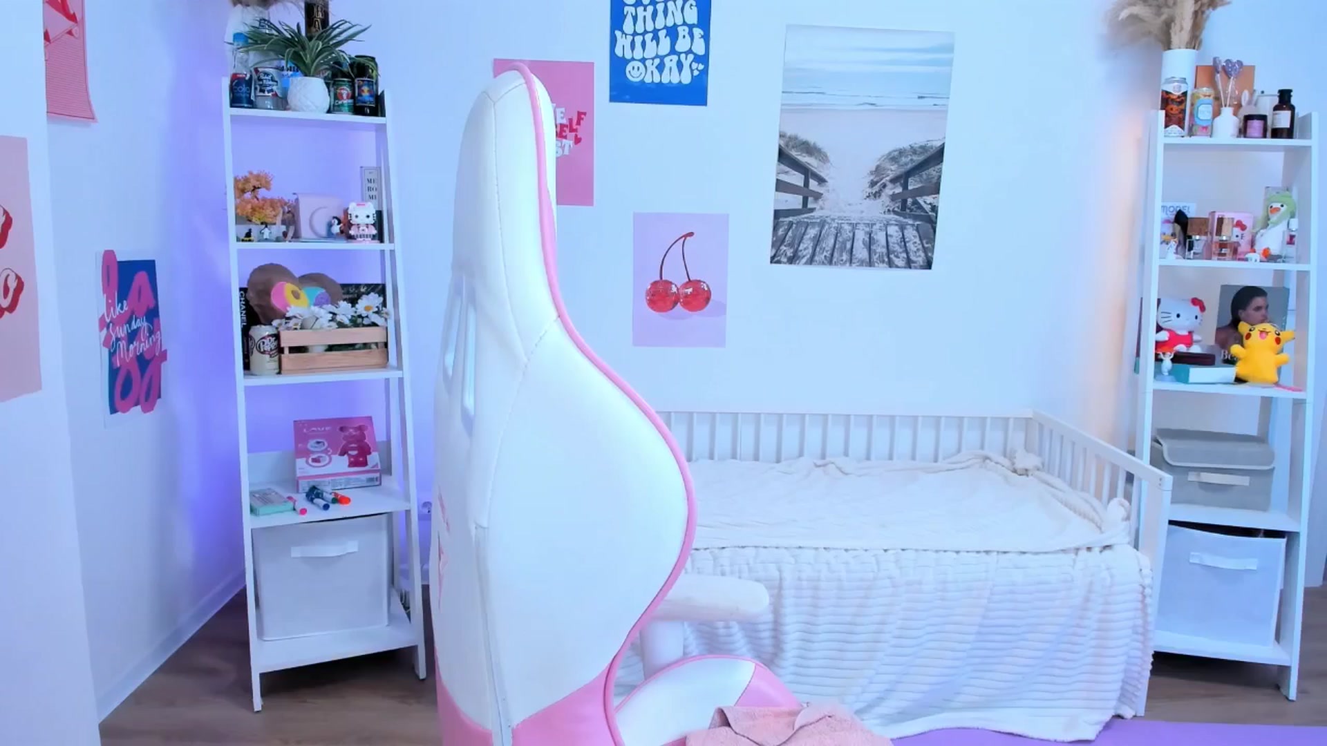 Gallery image thumbnail from Alice_Chery's myfreecams stream on, 06/20/2025, 09:02 image 18 of 20
