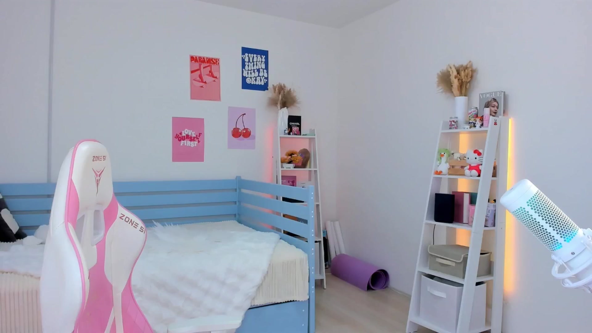 Gallery image thumbnail from Alice_Chery's myfreecams stream on, 06/27/2025, 11:07 image 8 of 20