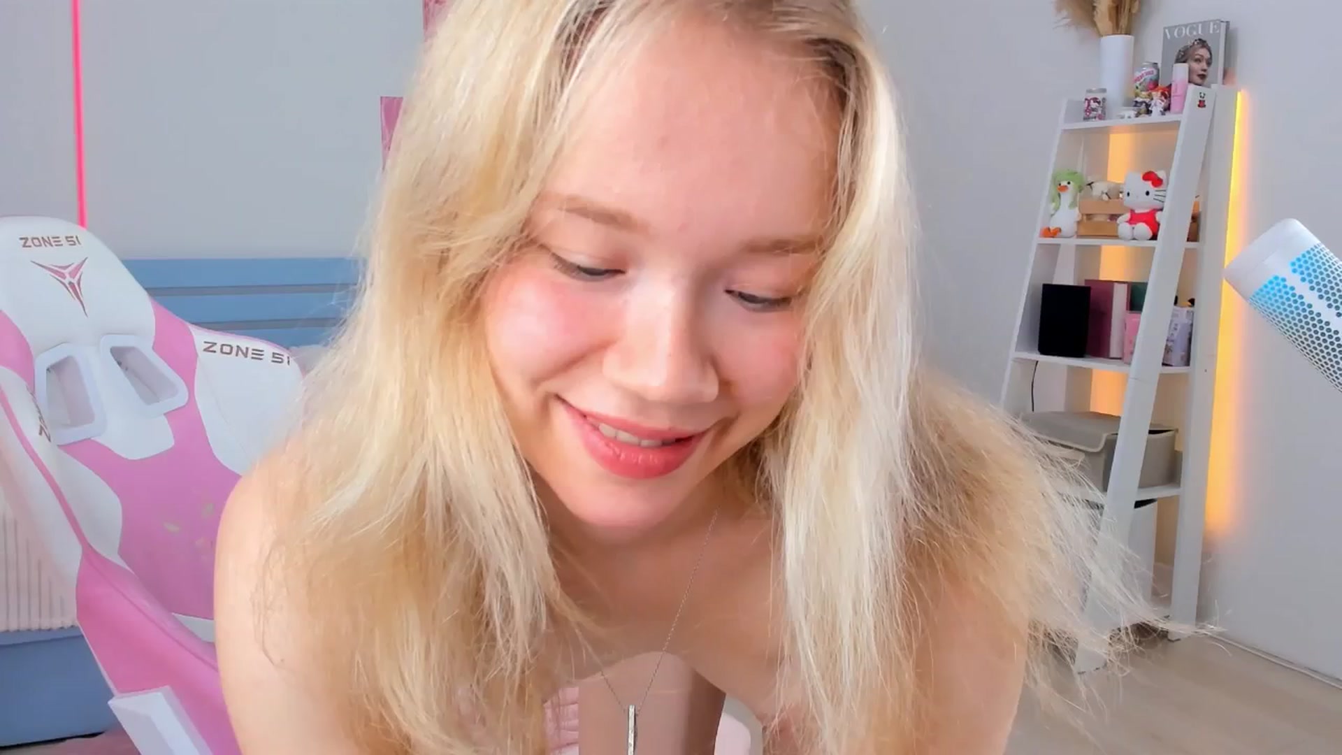 Gallery image thumbnail from Alice_Chery's myfreecams stream on, 06/28/2025, 07:39 image 10 of 20