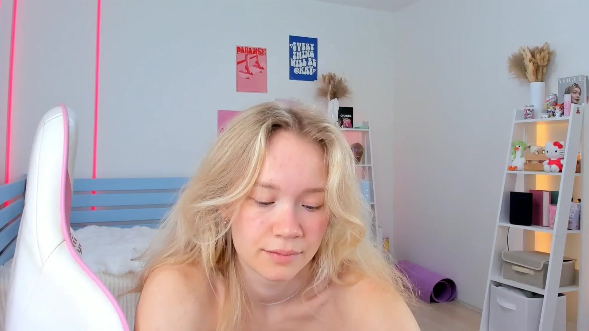 Gallery image thumbnail from Alice_Chery's myfreecams stream on, 06/29/2025, 10:46 image 6 of 20