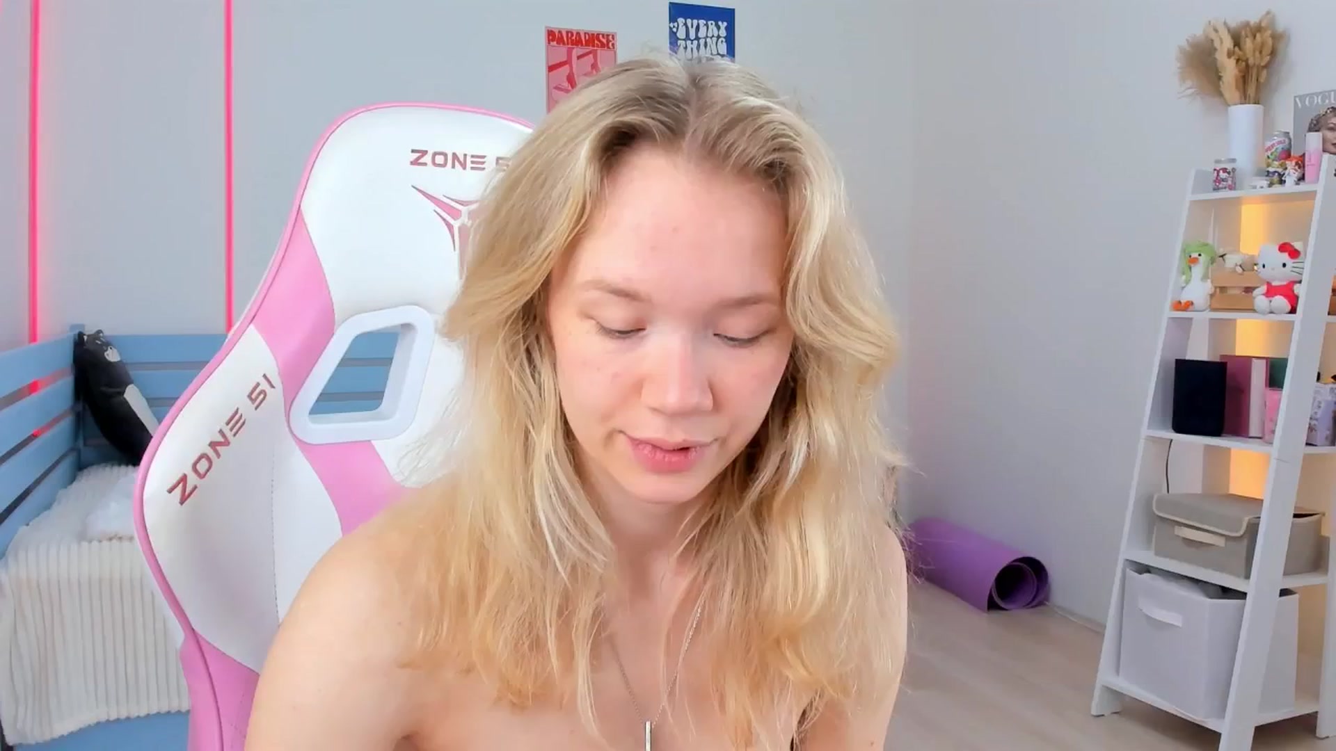 Gallery image thumbnail from Alice_Chery's myfreecams stream on, 06/29/2025, 10:46 image 10 of 20