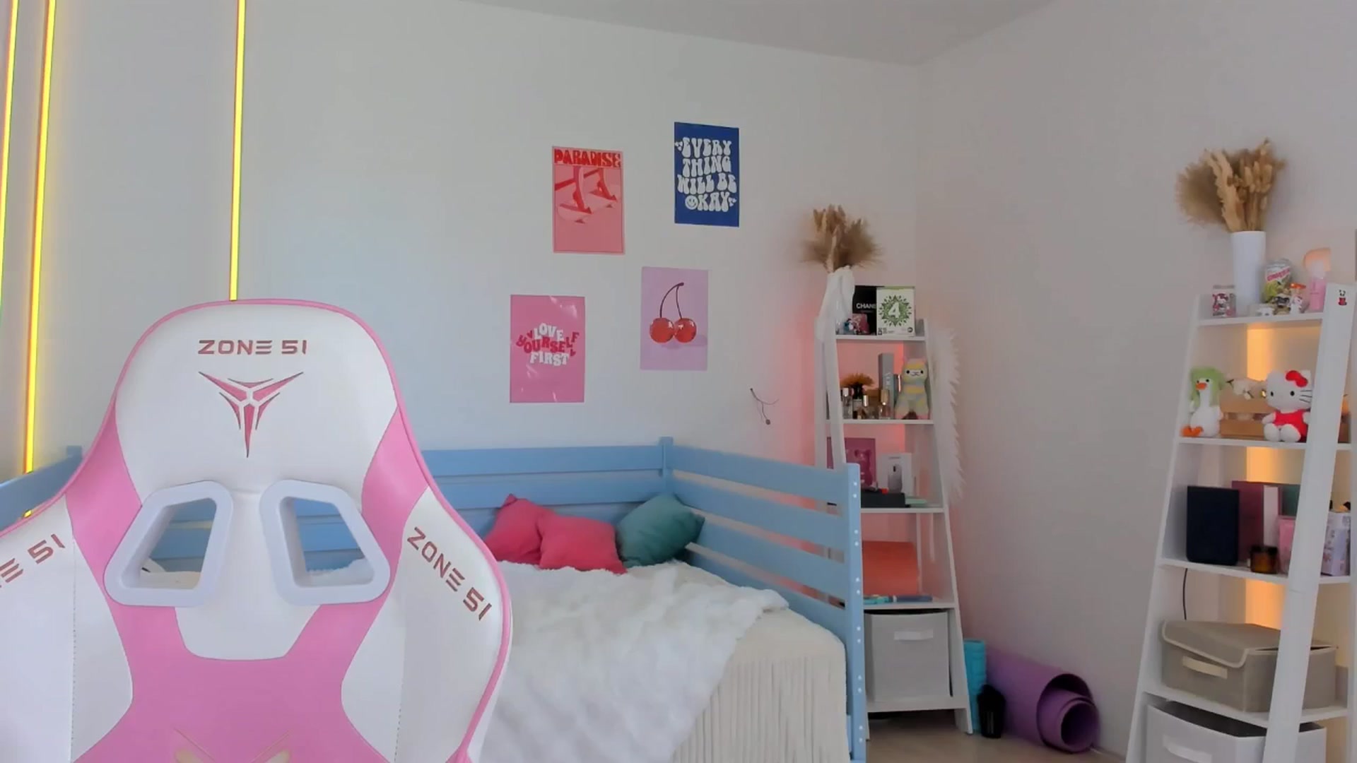 Gallery image thumbnail from Alice_Chery's myfreecams stream on, 07/02/2025, 10:52 image 13 of 20