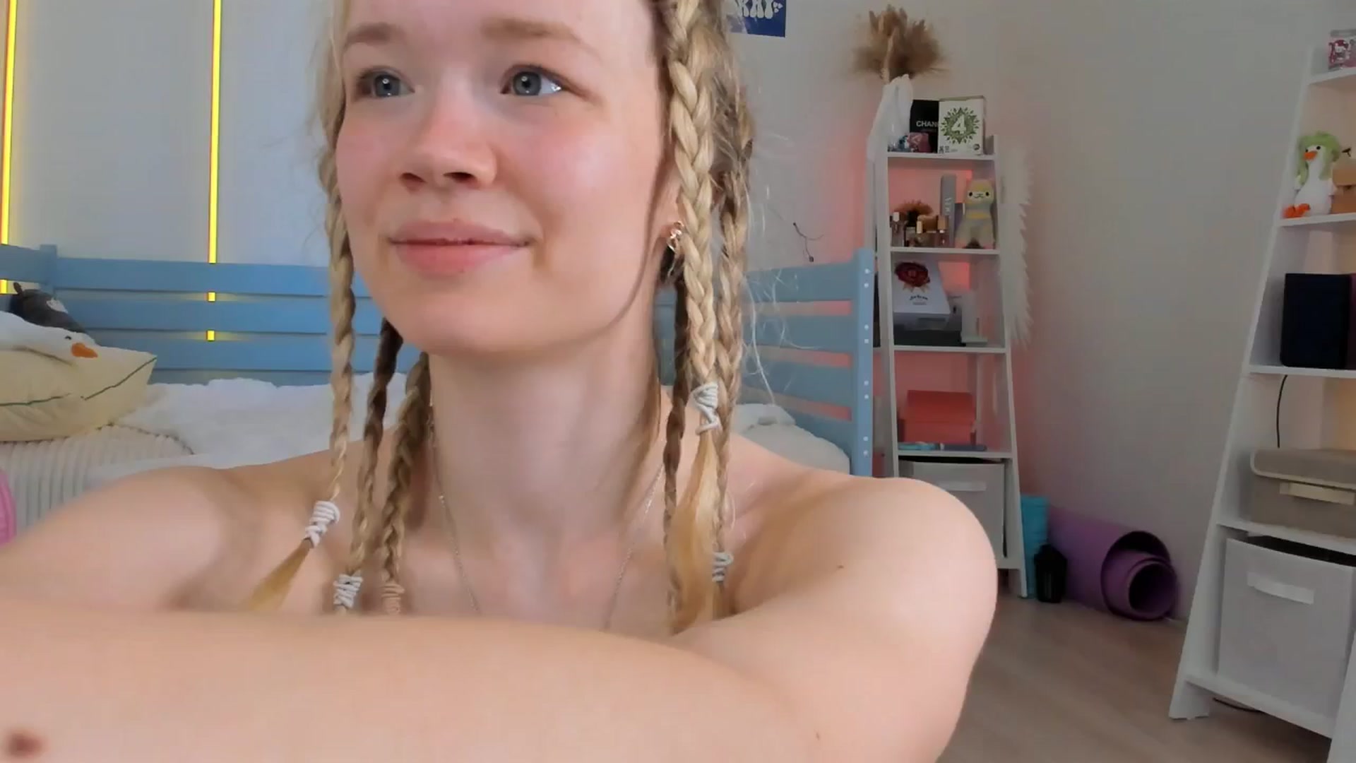 Gallery image thumbnail from Alice_Chery's myfreecams stream on, 07/02/2025, 10:52 image 17 of 20