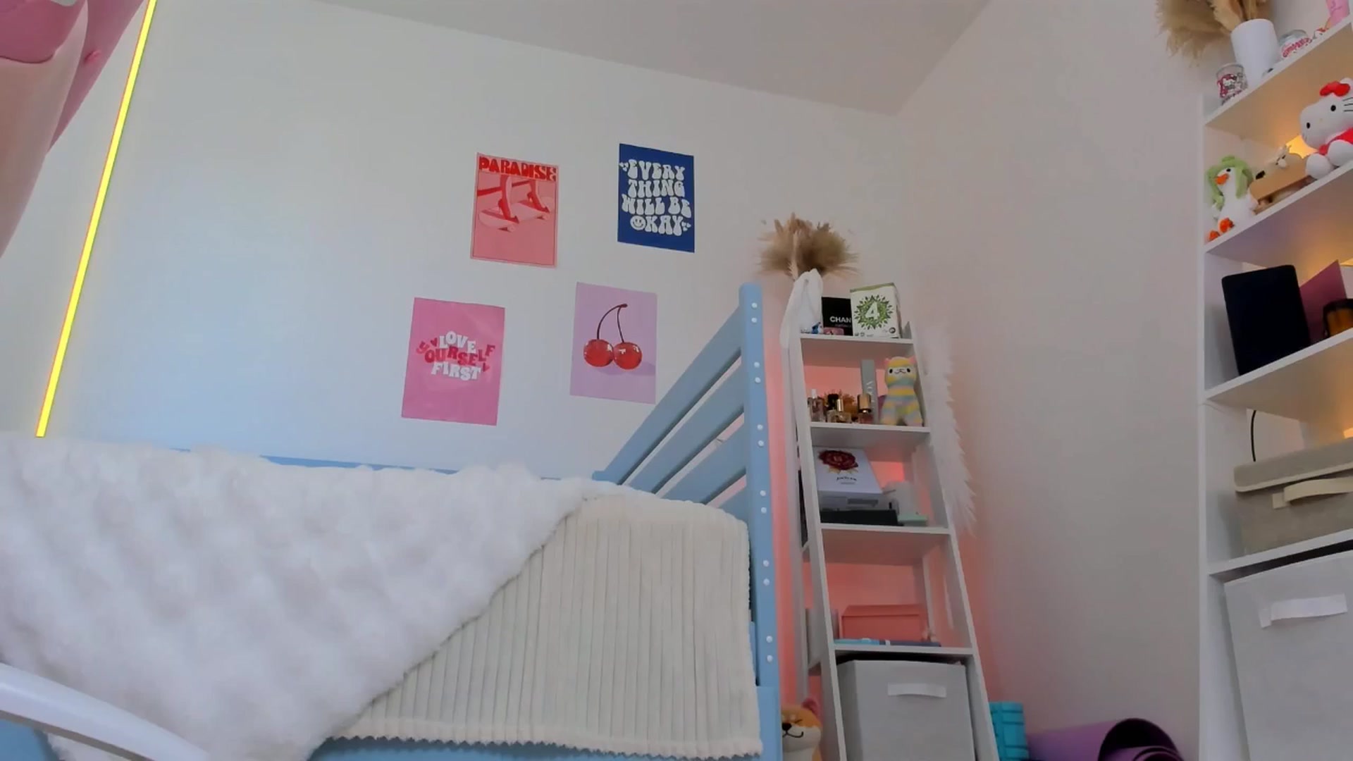 Gallery image thumbnail from Alice_Chery's myfreecams stream on, 07/02/2025, 11:43 image 12 of 20