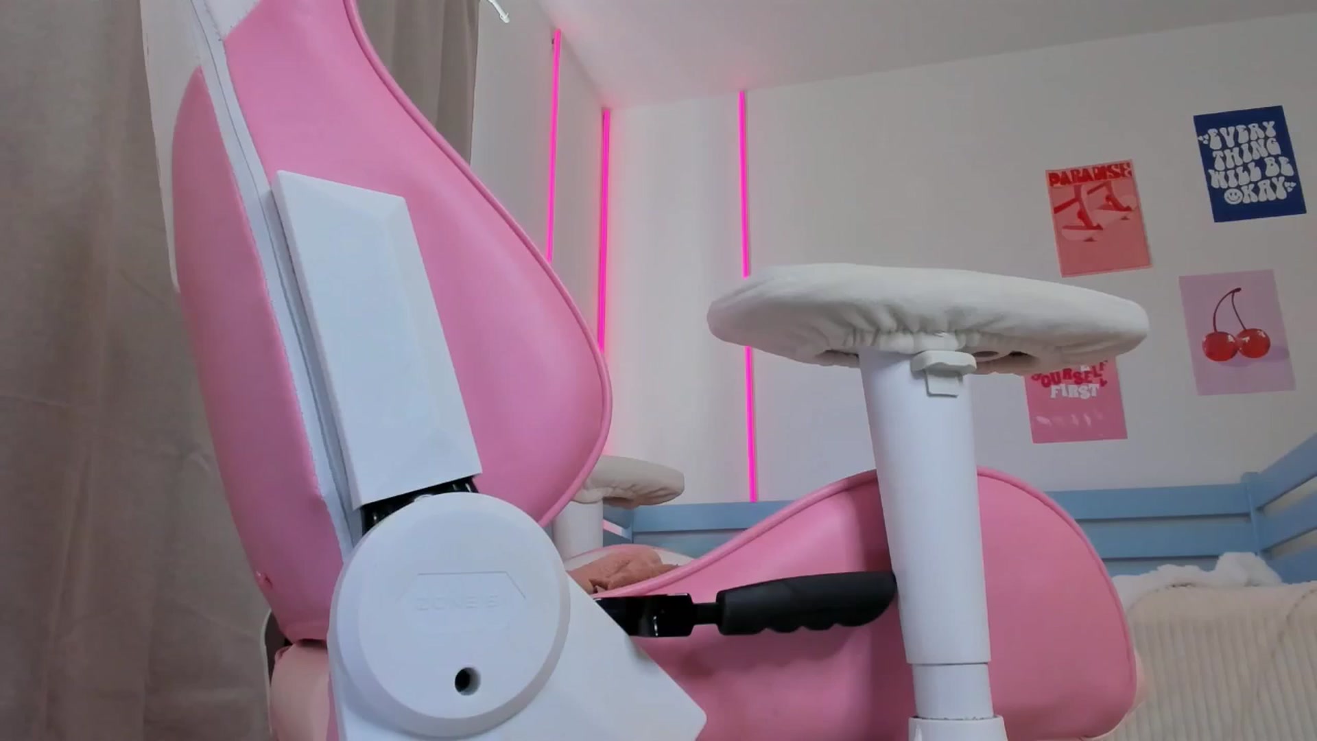 Gallery image thumbnail from Alice_Chery's myfreecams stream on, 07/03/2025, 07:02 image 17 of 20