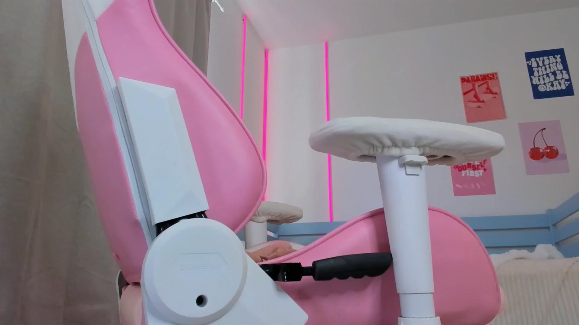 Gallery image thumbnail from Alice_Chery's myfreecams stream on, 07/03/2025, 07:02 image 16 of 20