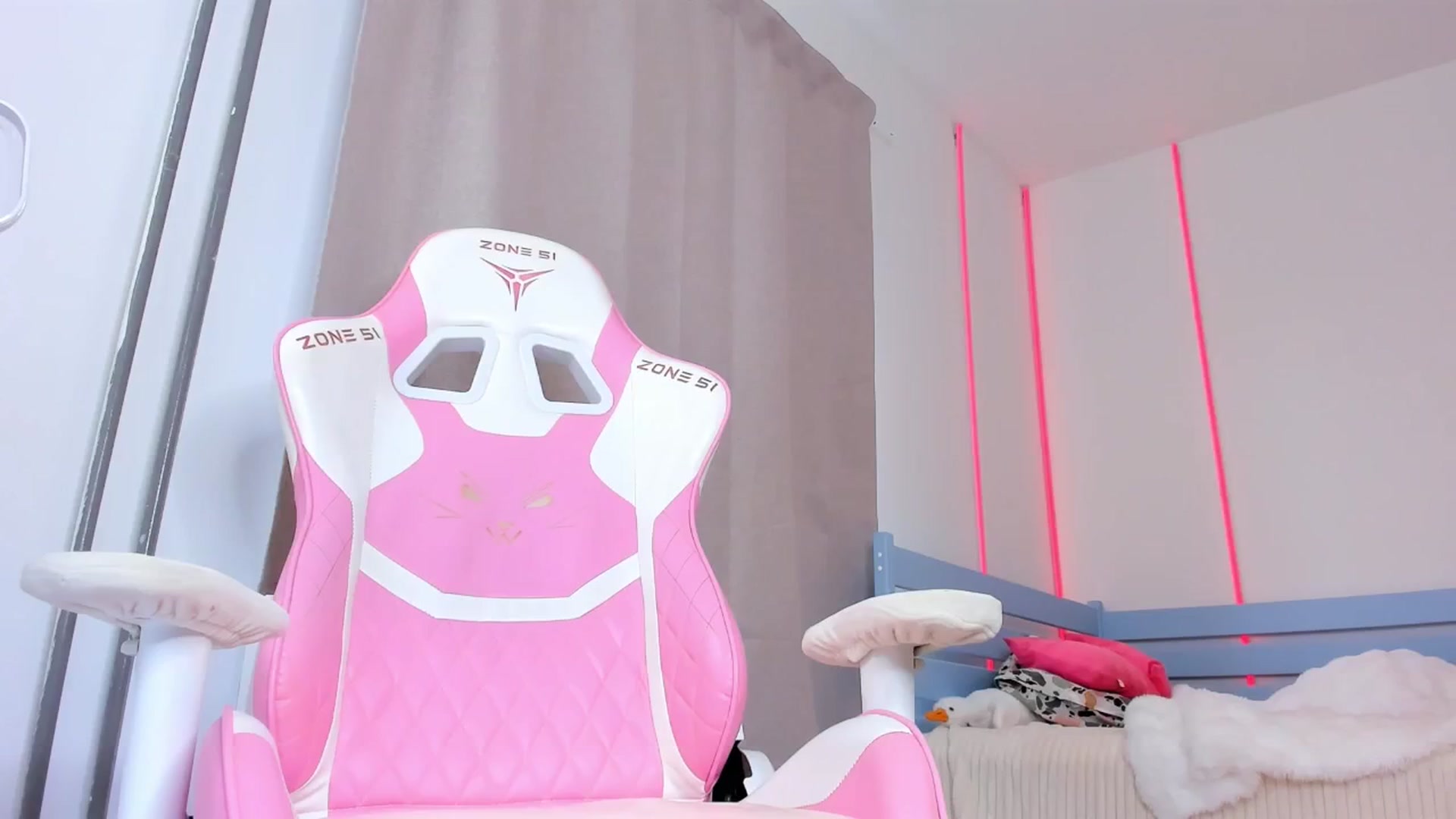 Gallery image thumbnail from Alice_Chery's myfreecams stream on, 07/07/2025, 06:53 image 2 of 20