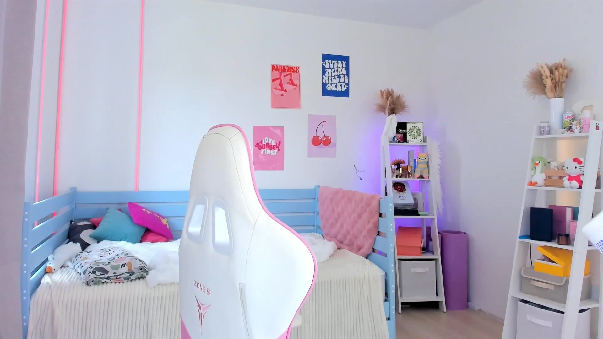 Gallery image thumbnail from Alice_Chery's myfreecams stream on, 07/09/2025, 09:22 image 18 of 20