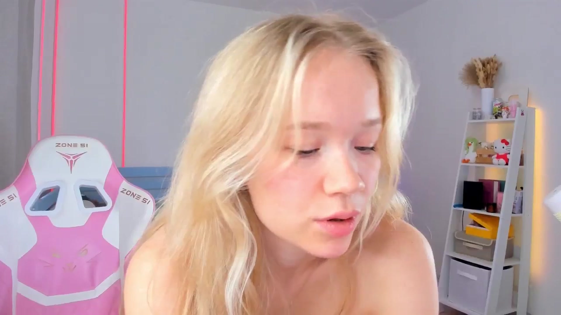 Gallery image thumbnail from Alice_Chery's myfreecams stream on, 07/10/2025, 07:39 image 7 of 20