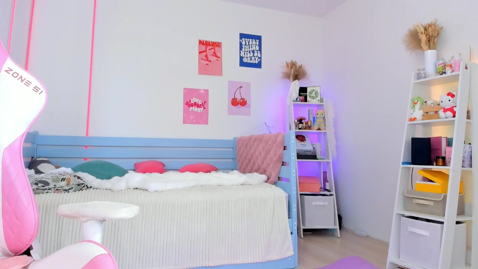 Gallery image thumbnail from Alice_Chery's myfreecams stream on, 07/10/2025, 07:39 image 16 of 20