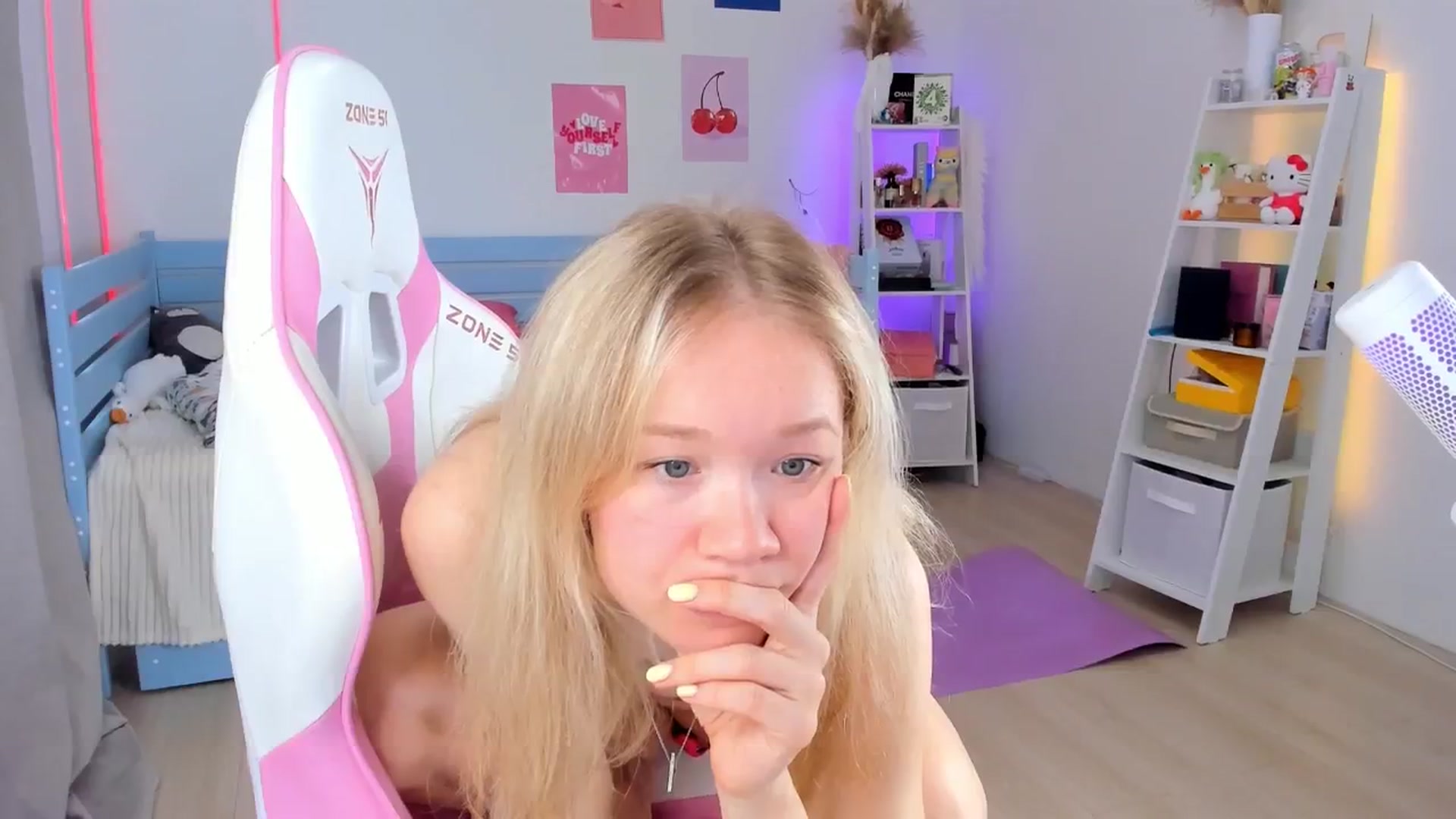 Gallery image thumbnail from Alice_Chery's myfreecams stream on, 07/10/2025, 07:39 image 14 of 20