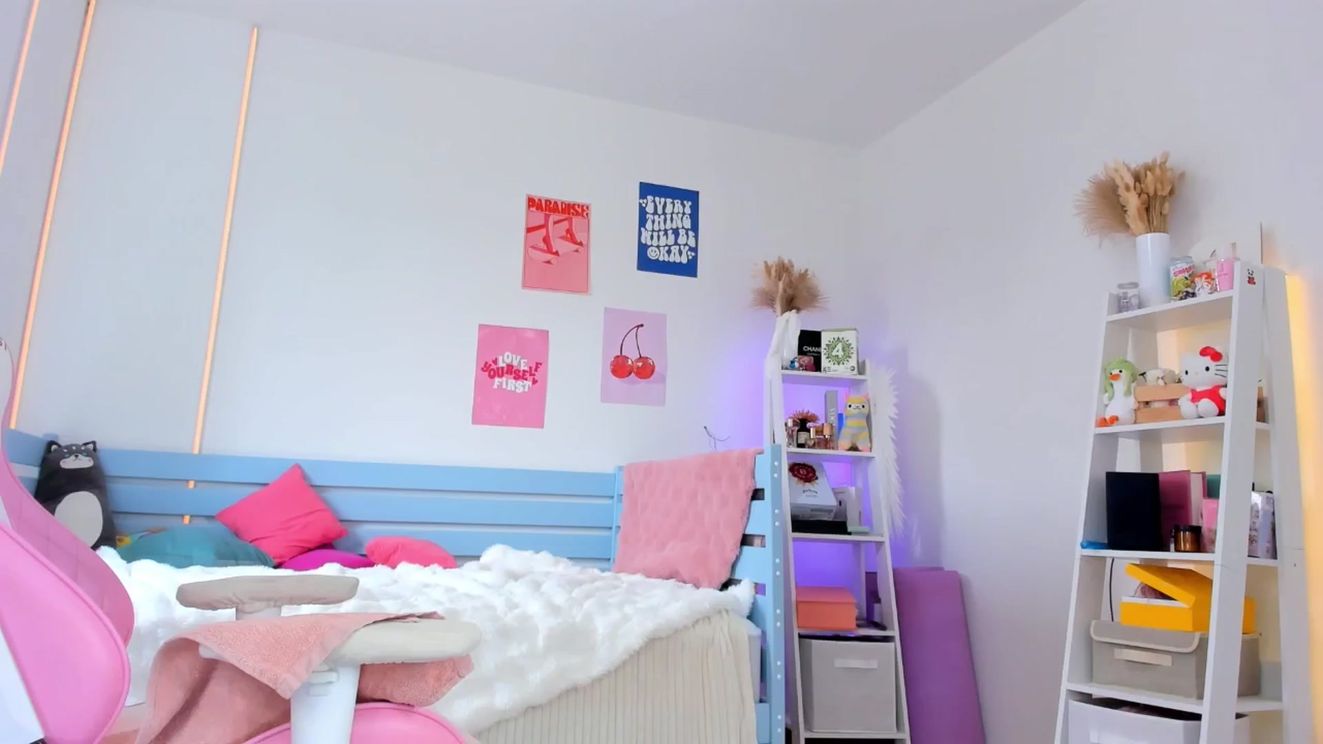 Gallery image thumbnail from Alice_Chery's myfreecams stream on, 07/11/2025, 11:12 image 5 of 20