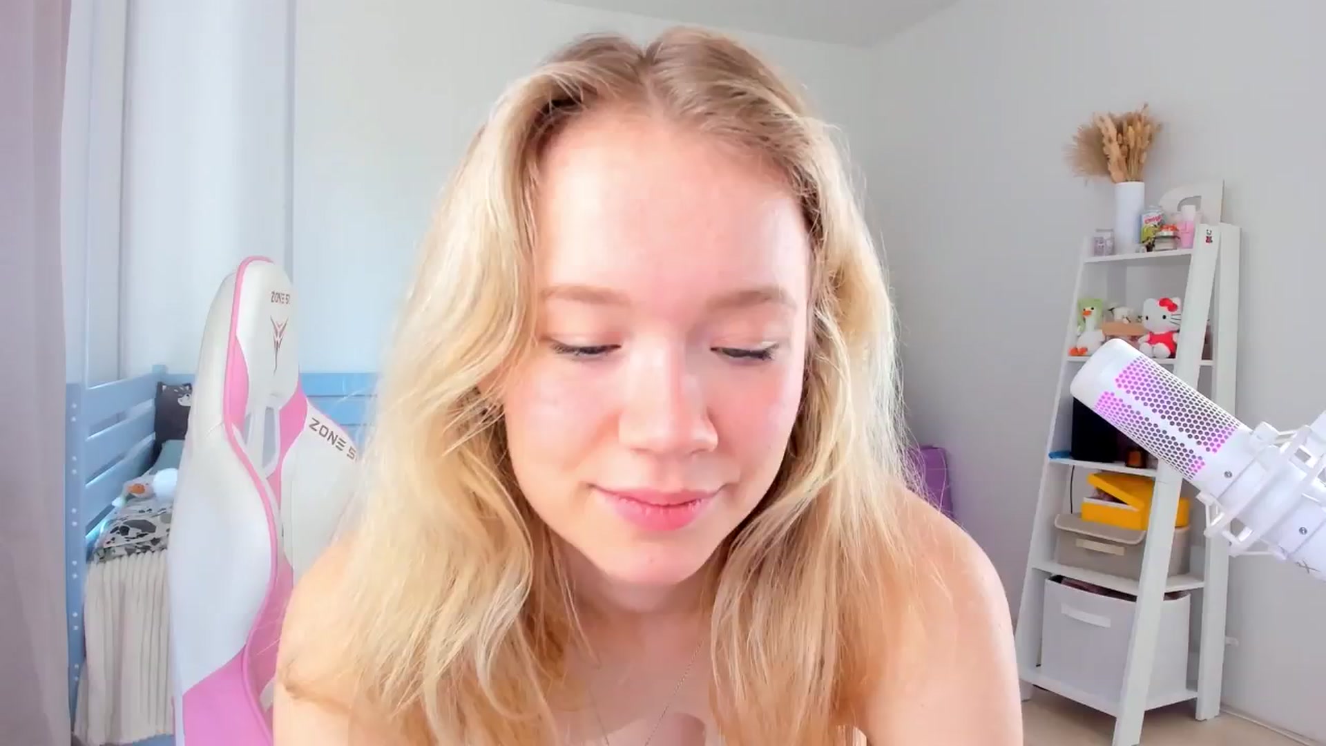 Gallery image thumbnail from Alice_Chery's myfreecams stream on, 07/12/2025, 09:11 image 6 of 20