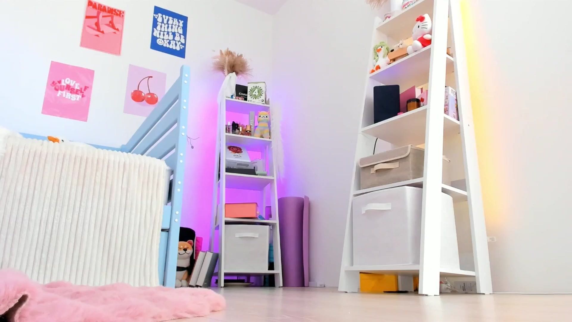 Gallery image thumbnail from Alice_Chery's myfreecams stream on, 07/16/2025, 11:29 image 5 of 20