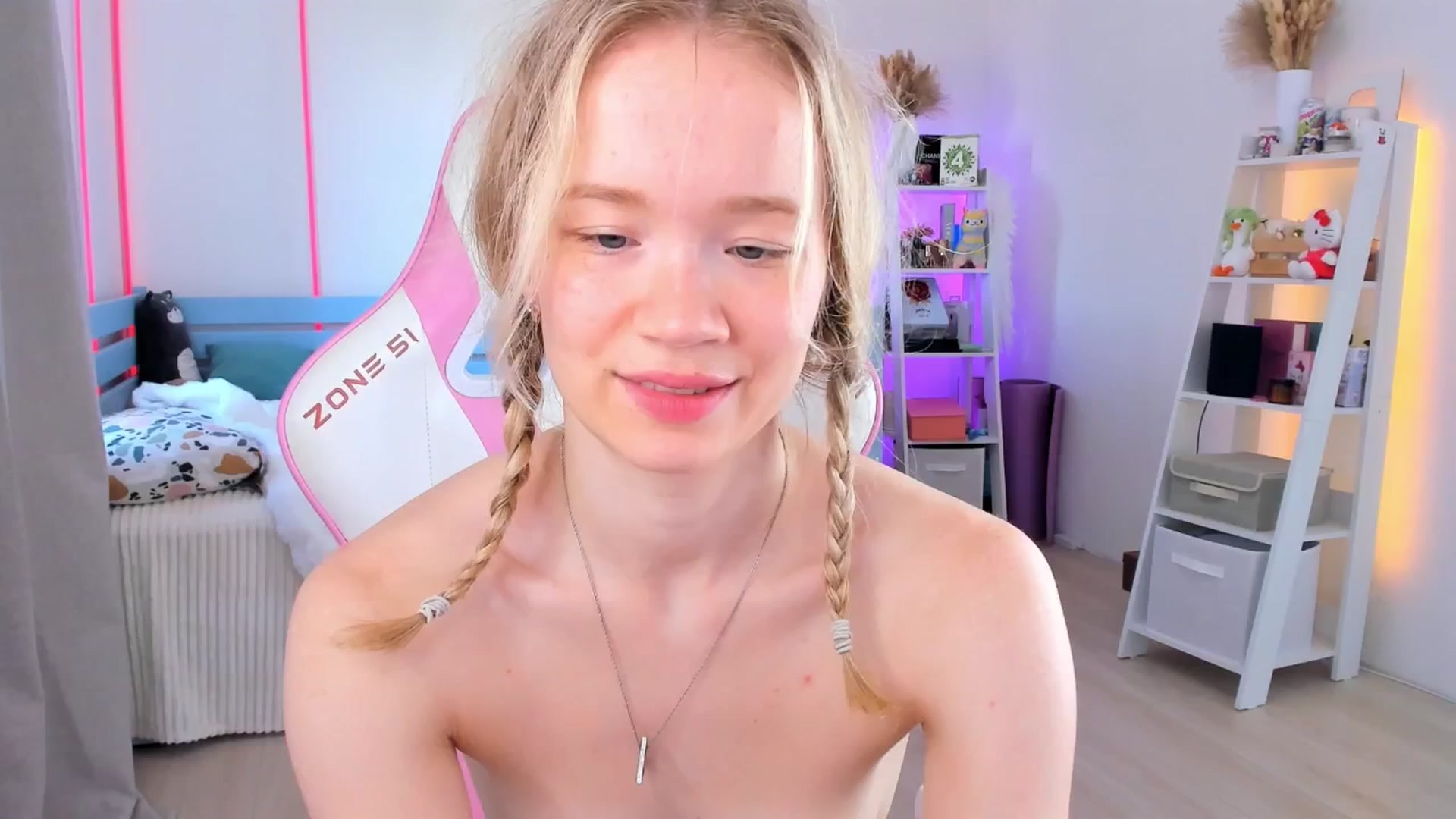 Gallery image thumbnail from Alice_Chery's myfreecams stream on, 07/17/2025, 11:17 image 16 of 20