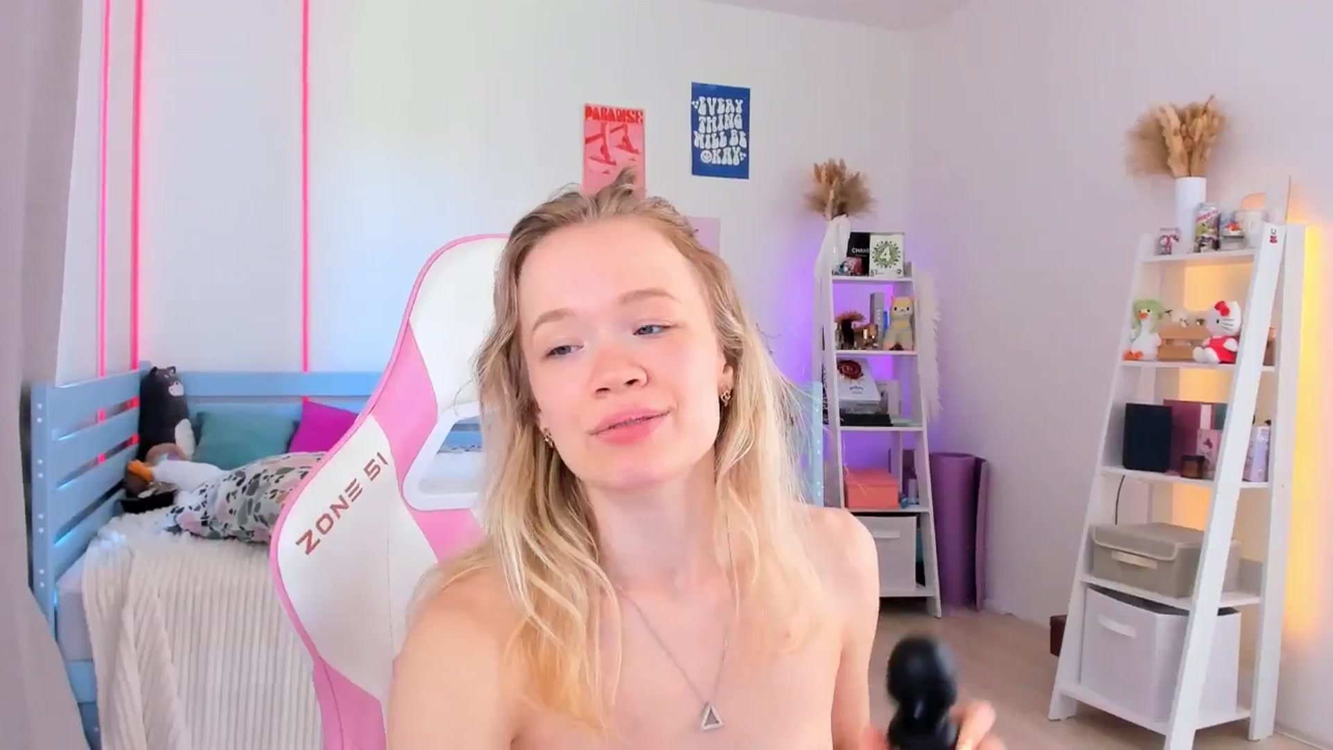 Gallery image thumbnail from Alice_Chery's myfreecams stream on, 07/18/2025, 10:24 image 10 of 20