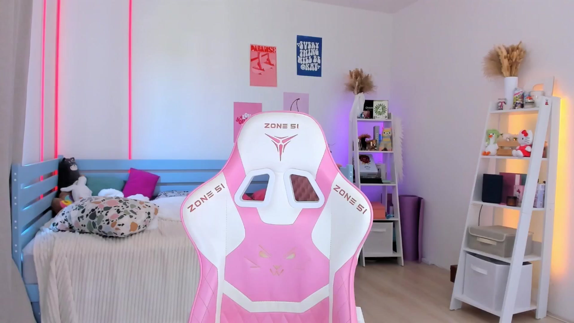 Gallery image thumbnail from Alice_Chery's myfreecams stream on, 07/18/2025, 11:01 image 9 of 20