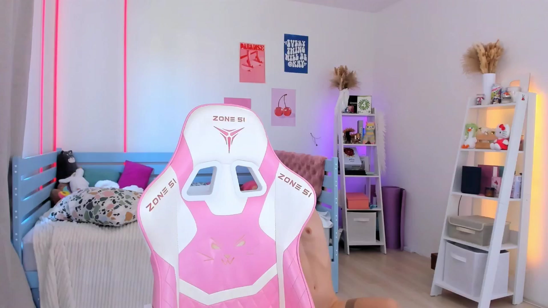 Gallery image thumbnail from Alice_Chery's myfreecams stream on, 07/18/2025, 11:01 image 11 of 20