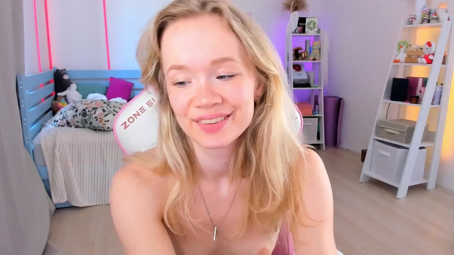 Gallery image thumbnail from Alice_Chery's myfreecams stream on, 07/18/2025, 11:01 image 20 of 20