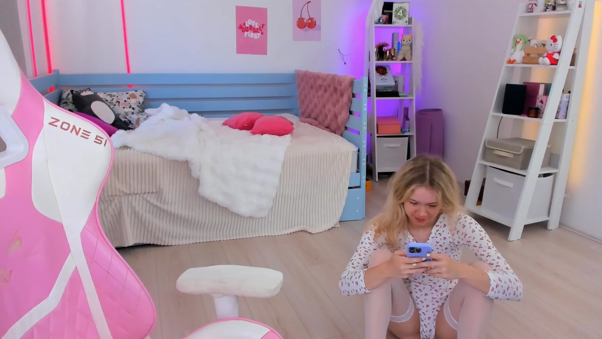 Gallery image thumbnail from Alice_Chery's myfreecams stream on, 07/20/2025, 07:38 image 13 of 20