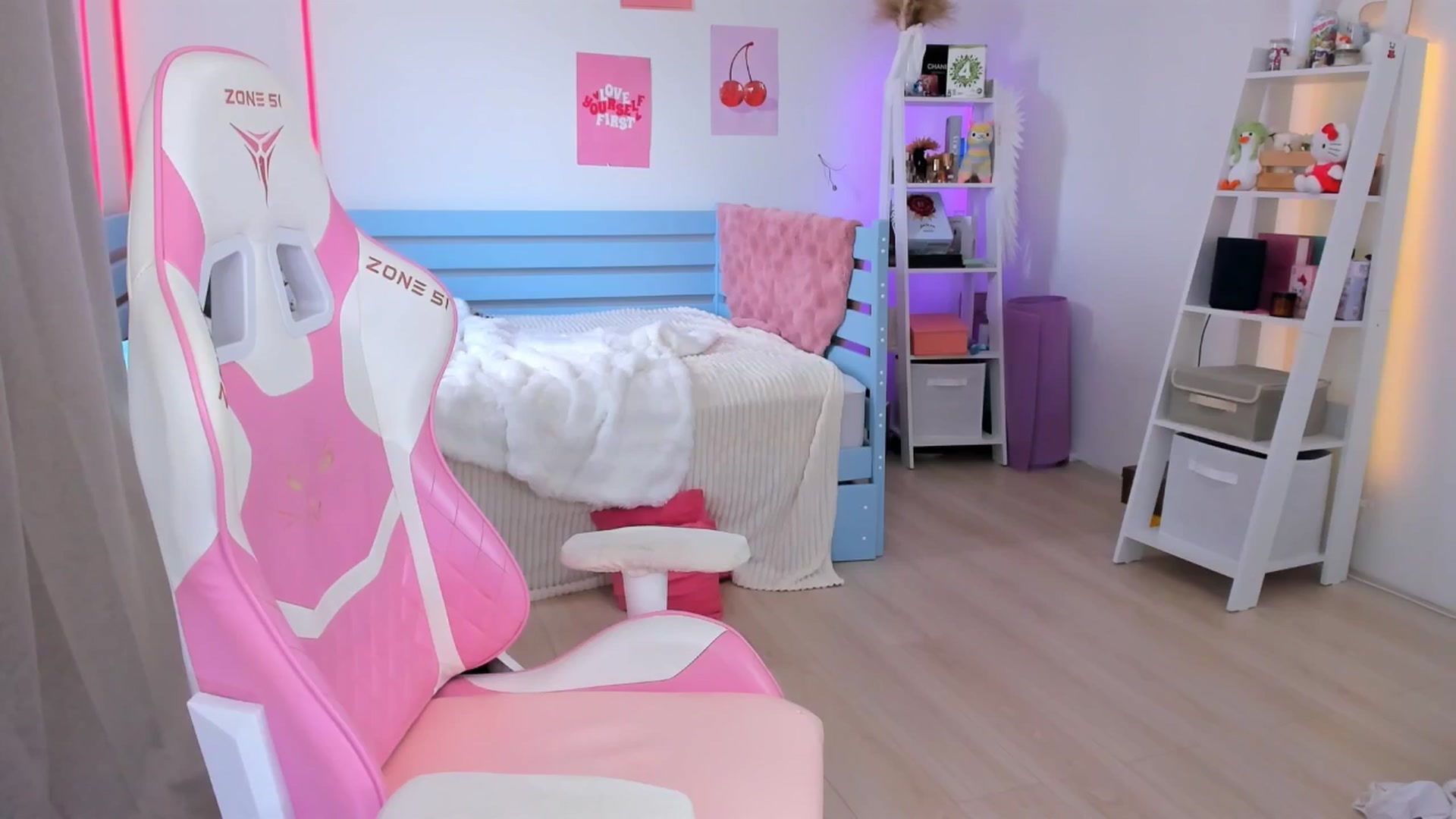 Gallery image thumbnail from Alice_Chery's myfreecams stream on, 07/21/2025, 10:59 image 20 of 20