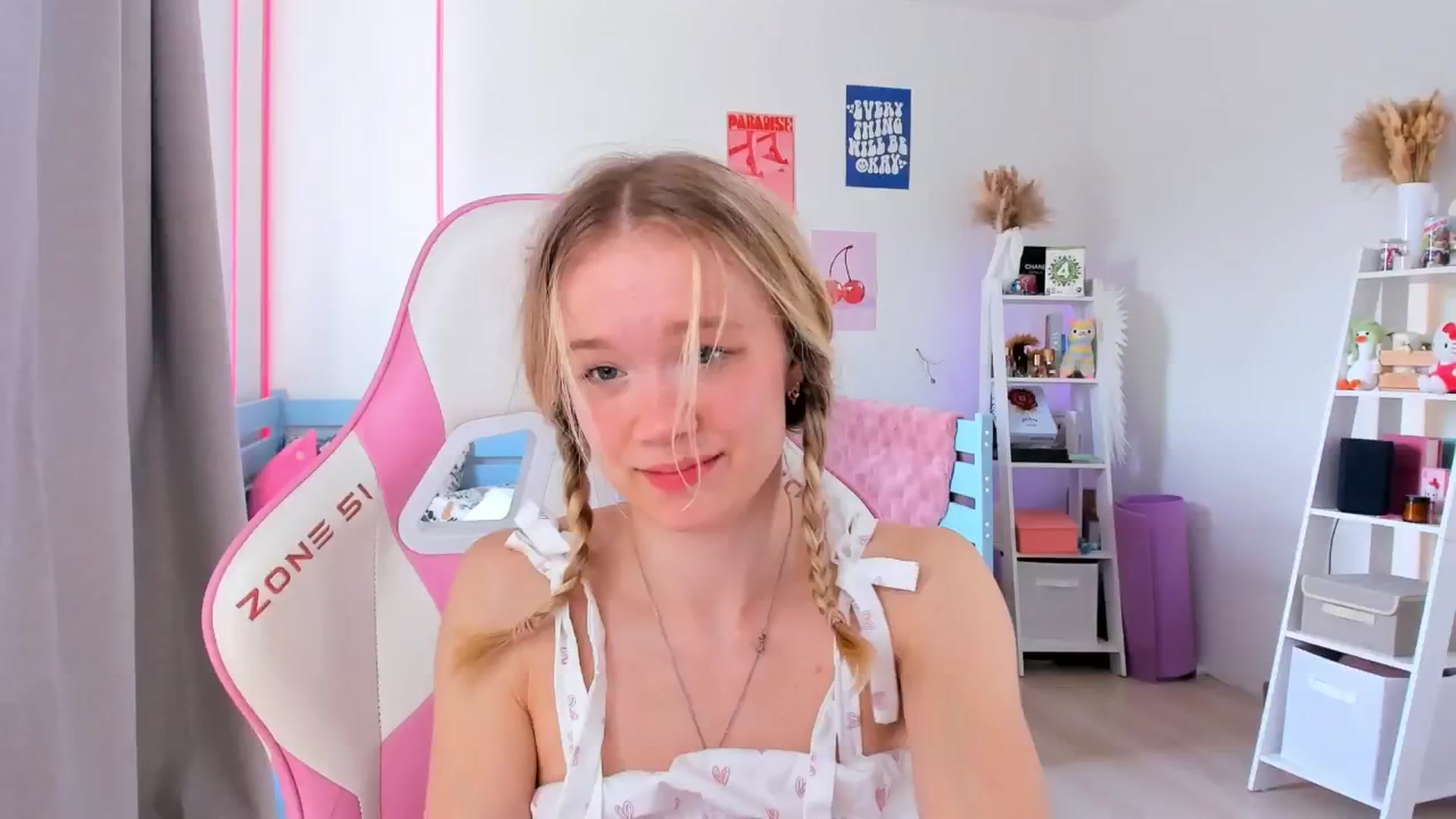 Gallery image thumbnail from Alice_Chery's myfreecams stream on, 07/22/2025, 06:44 image 20 of 20