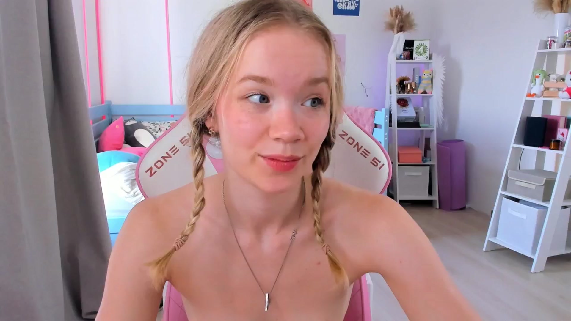 Gallery image thumbnail from Alice_Chery's myfreecams stream on, 07/22/2025, 06:44 image 3 of 20