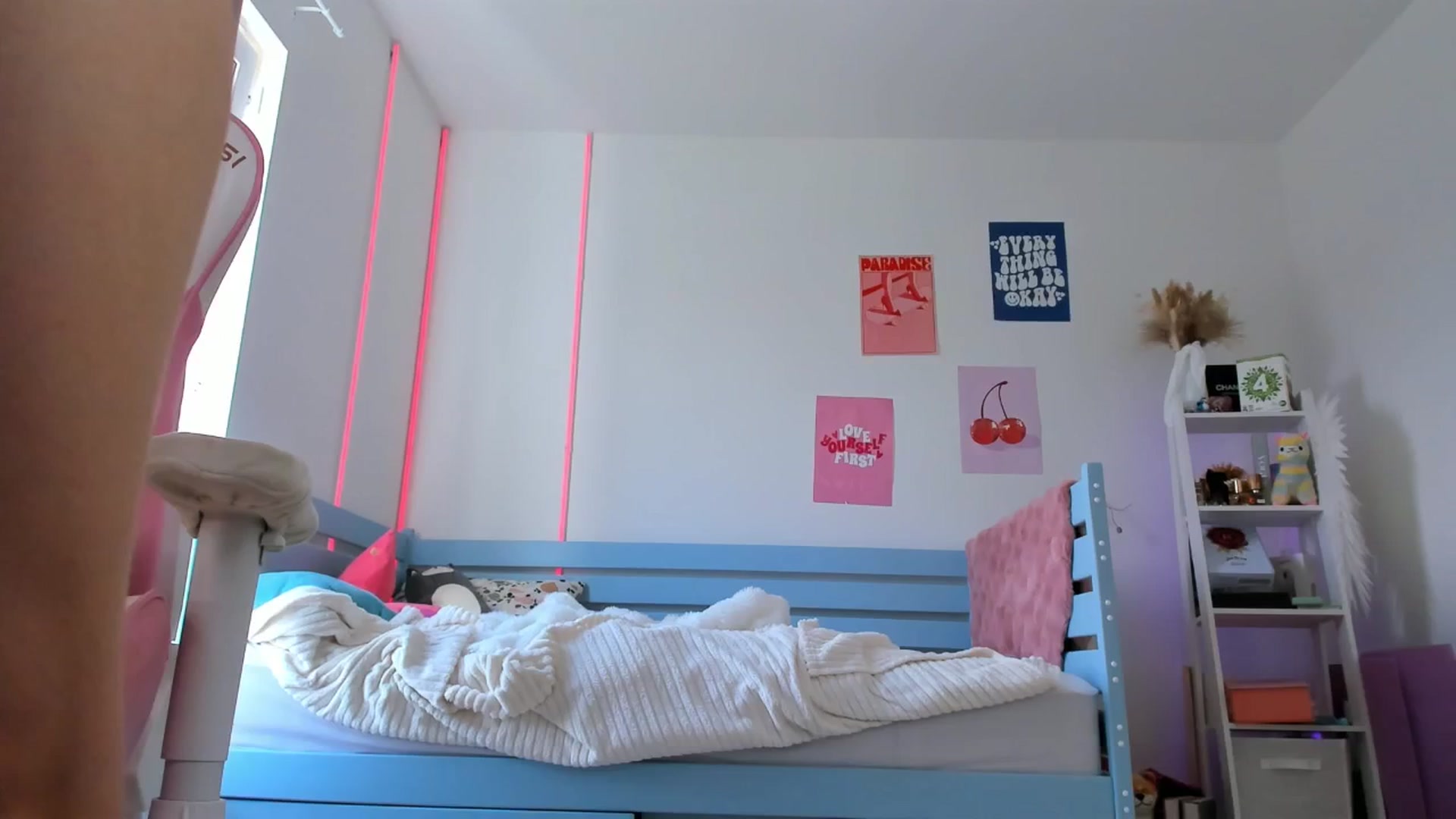 Gallery image thumbnail from Alice_Chery's myfreecams stream on, 07/22/2025, 06:44 image 19 of 20