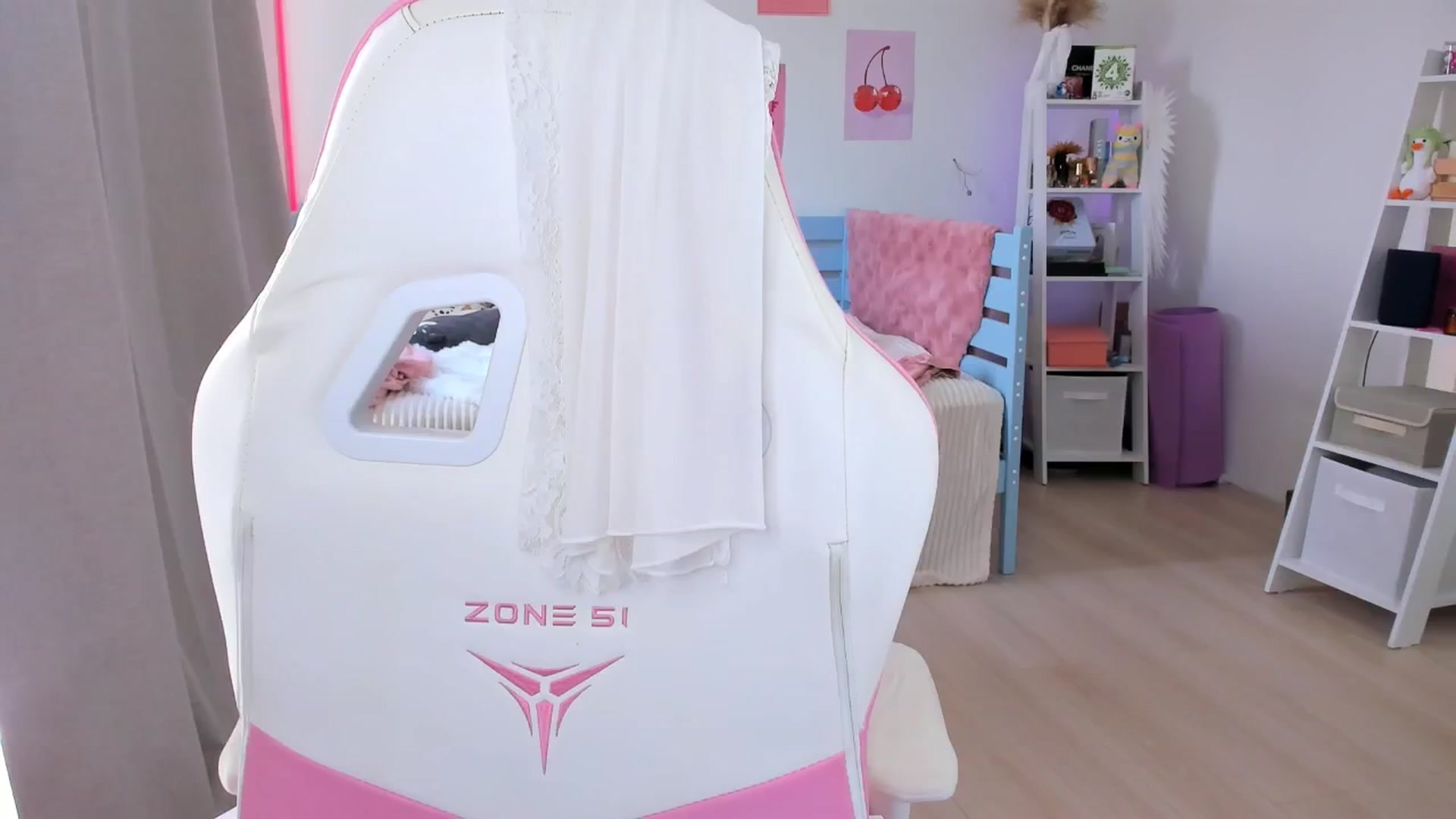 Gallery image thumbnail from Alice_Chery's myfreecams stream on, 07/23/2025, 07:31 image 3 of 20