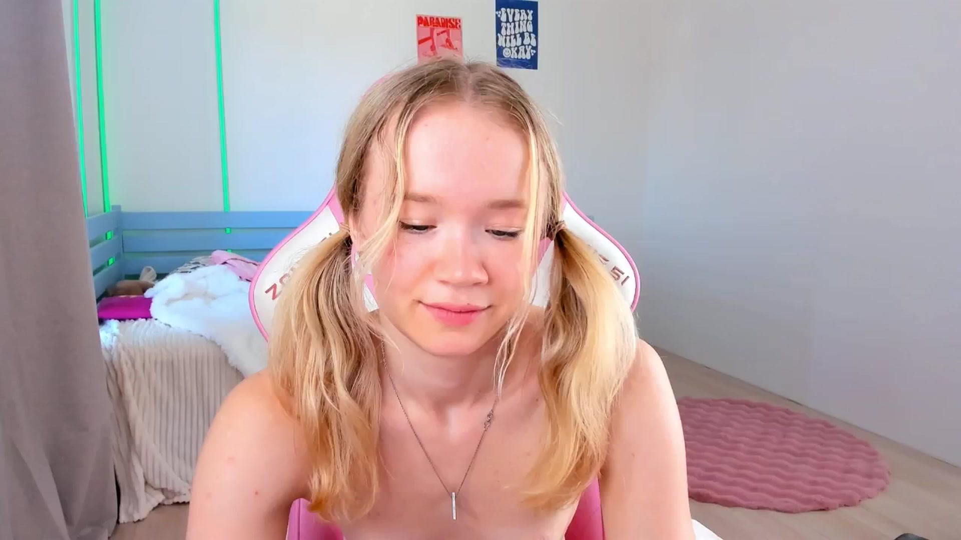 Gallery image thumbnail from Alice_Chery's myfreecams stream on, 07/24/2025, 10:51 image 8 of 20