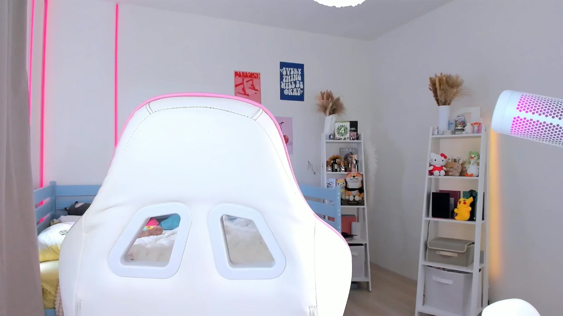 Gallery image thumbnail from Alice_Chery's myfreecams stream on, 07/29/2025, 11:07 image 13 of 20