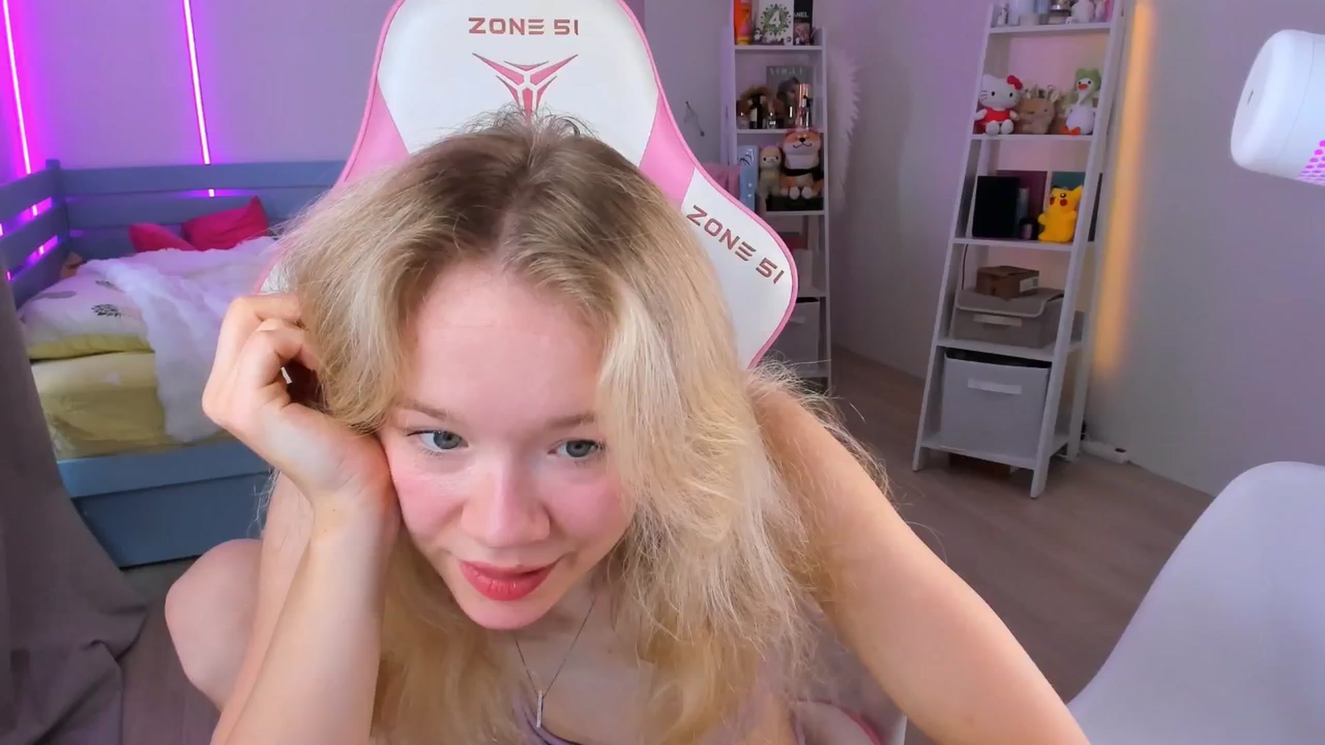 Gallery image thumbnail from Alice_Chery's myfreecams stream on, 08/02/2025, 06:58 image 14 of 20