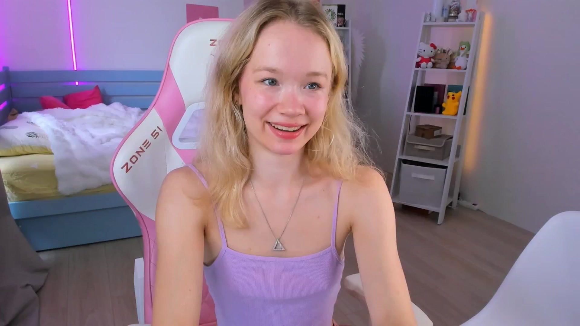 Gallery image thumbnail from Alice_Chery's myfreecams stream on, 08/02/2025, 07:58 image 4 of 20