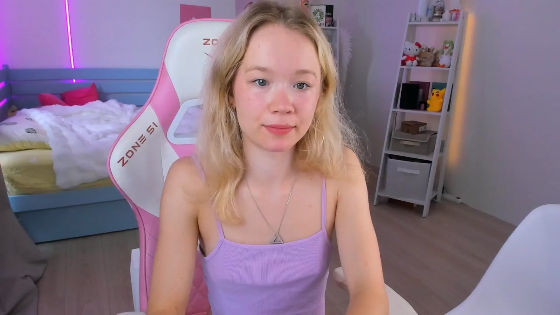 Gallery image thumbnail from Alice_Chery's myfreecams stream on, 08/02/2025, 07:58 image 5 of 20