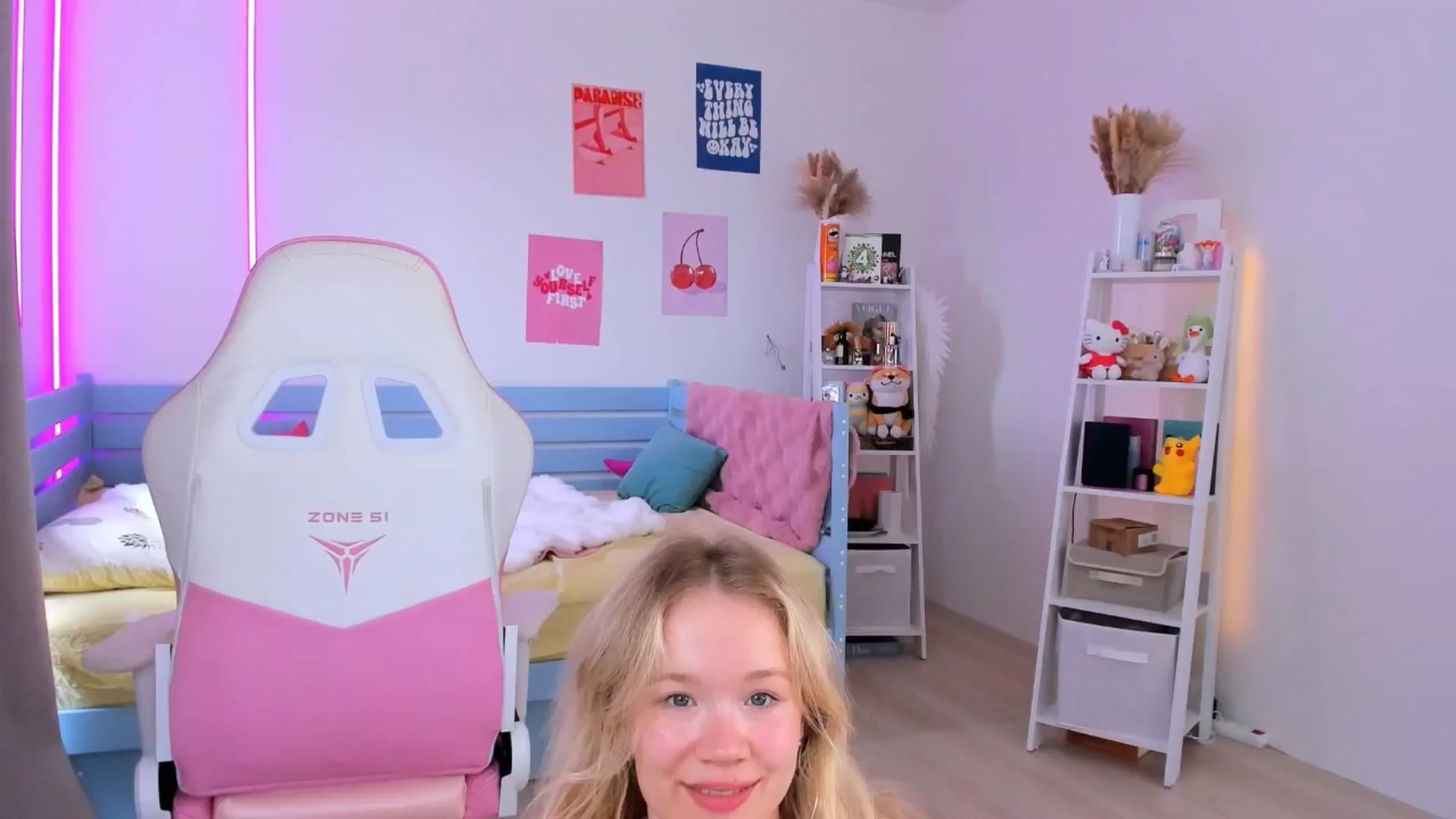 Gallery image thumbnail from Alice_Chery's myfreecams stream on, 08/02/2025, 08:20 image 7 of 20