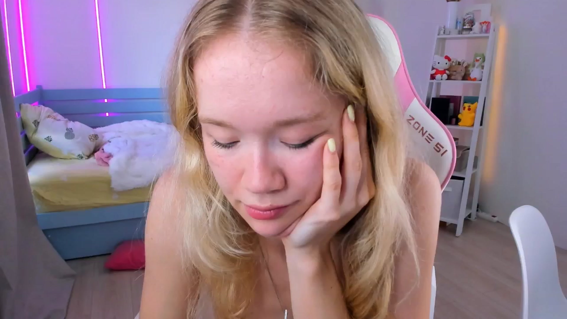 Gallery image thumbnail from Alice_Chery's myfreecams stream on, 08/02/2025, 12:14 image 18 of 20