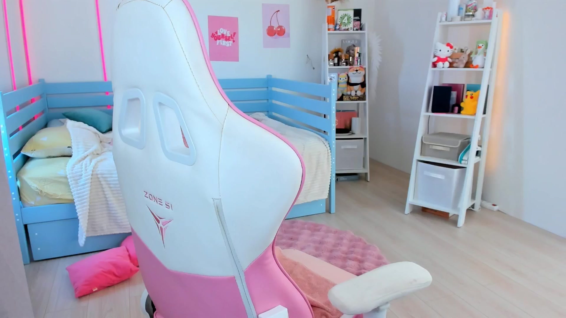 Gallery image thumbnail from Alice_Chery's myfreecams stream on, 08/05/2025, 11:04 image 4 of 20