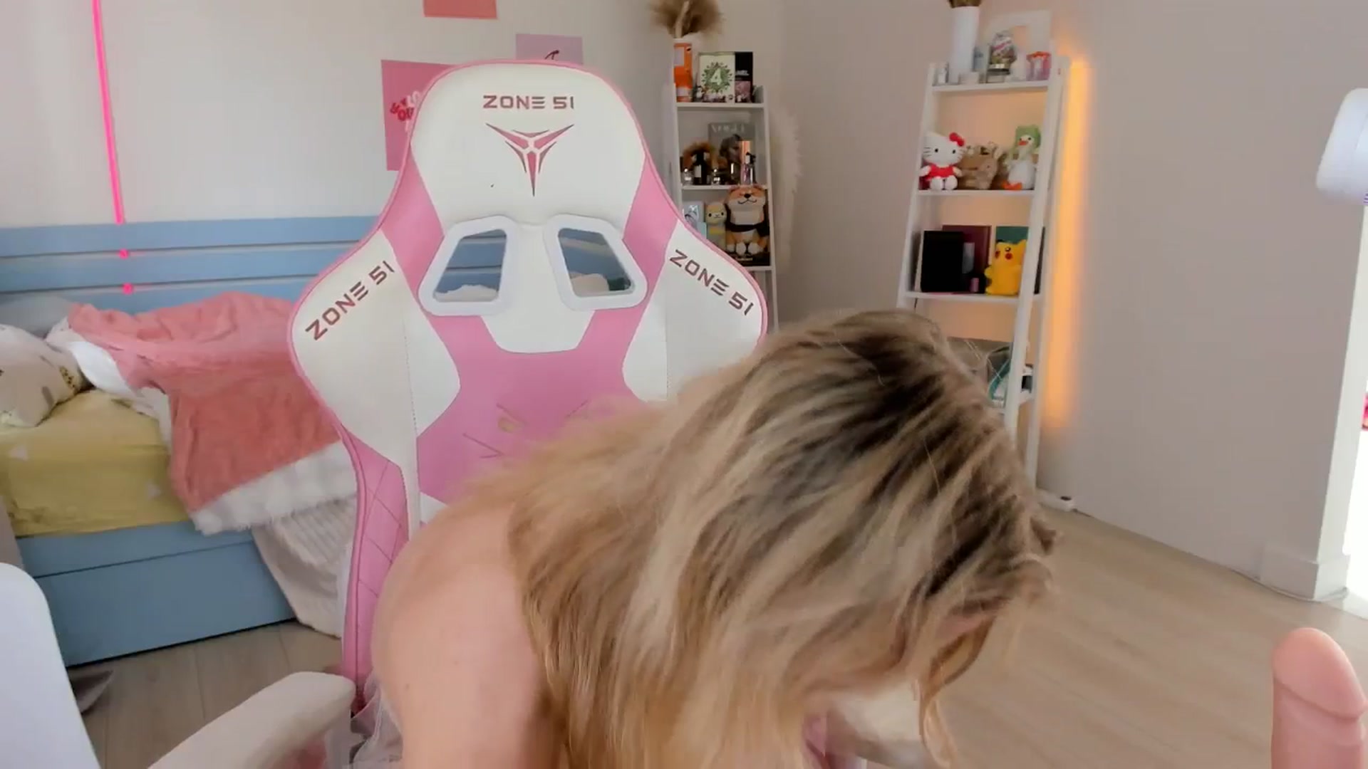 Gallery image thumbnail from Alice_Chery's myfreecams stream on, 08/06/2025, 11:01 image 6 of 20