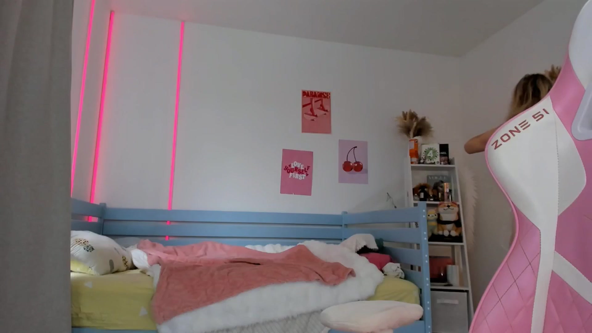 Gallery image thumbnail from Alice_Chery's myfreecams stream on, 08/06/2025, 11:01 image 7 of 20