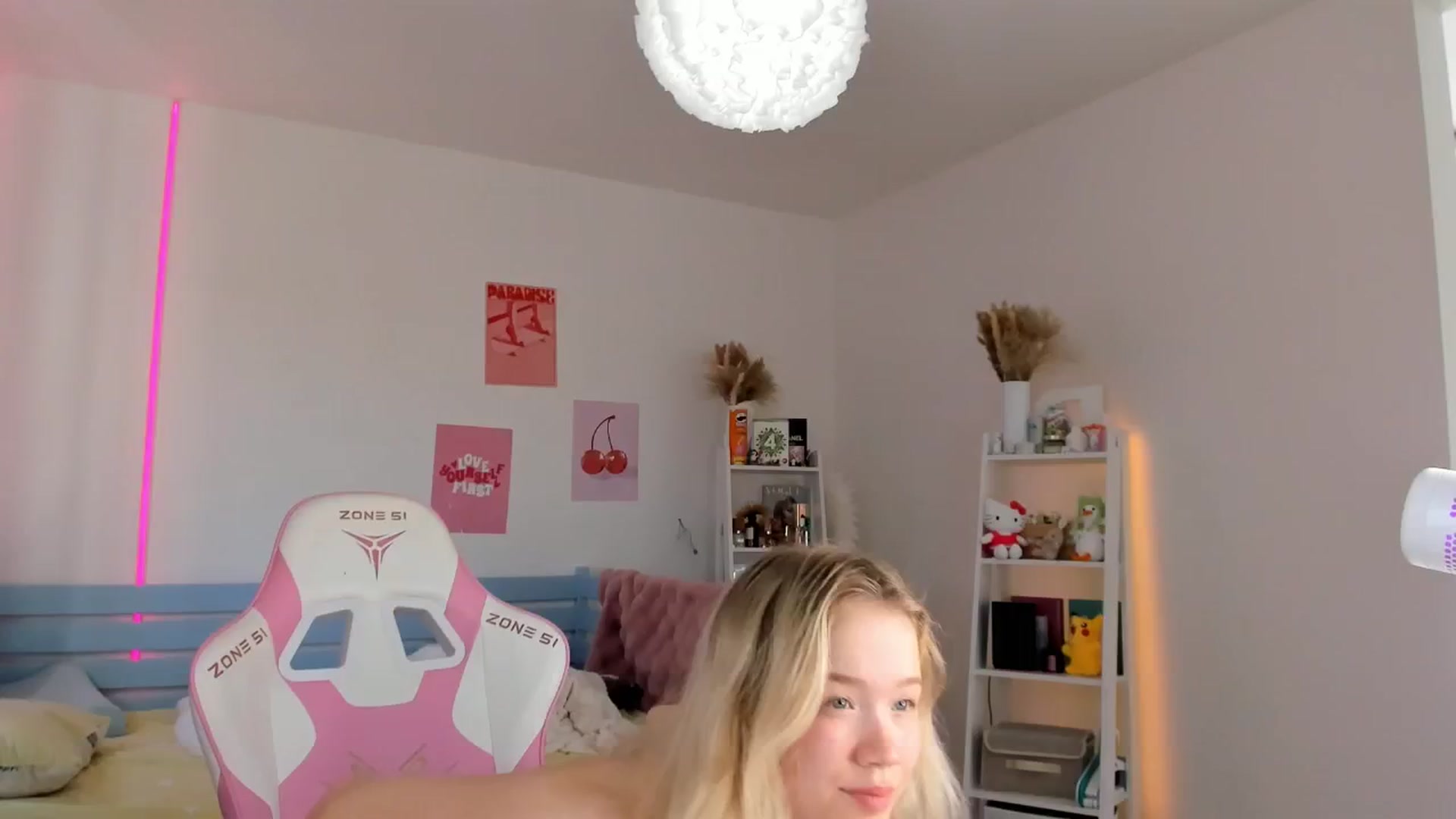 Gallery image thumbnail from Alice_Chery's myfreecams stream on, 08/08/2025, 11:10 image 2 of 20